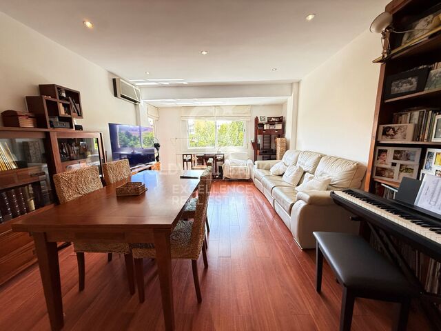 Elegante piso de 120 m² con terraza, garaje opcional y vistas despejadas en Calle Alcácer