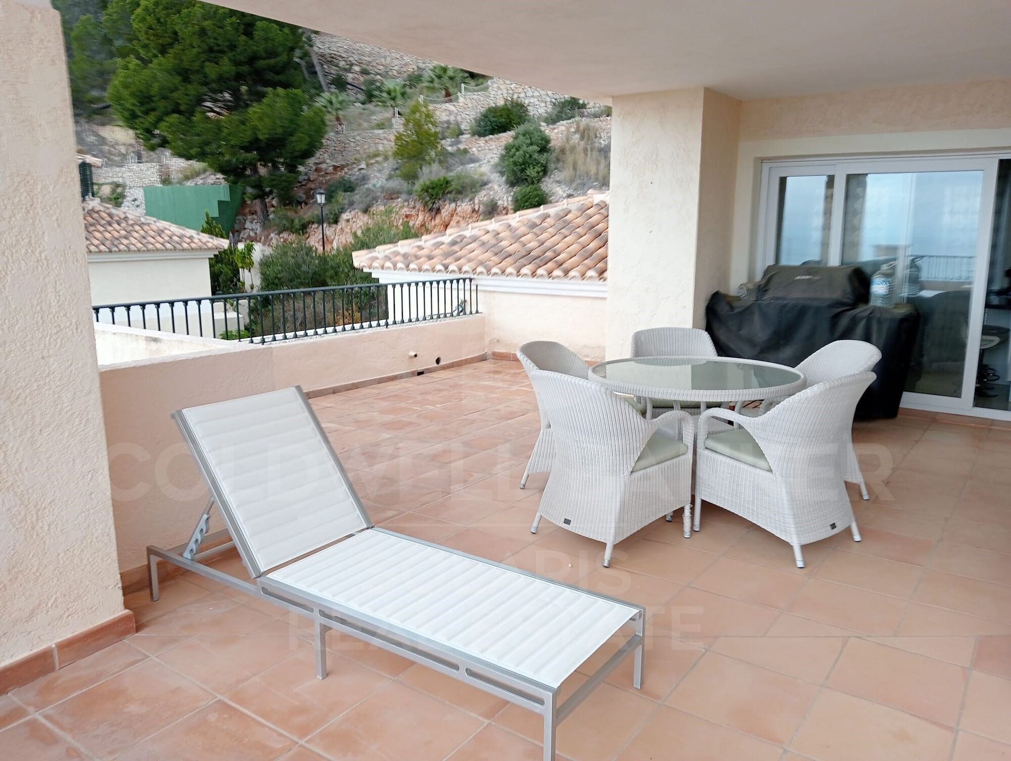 Penthouse de luxe avec vue panoramique sur la Méditerranée dans les collines d'Altea