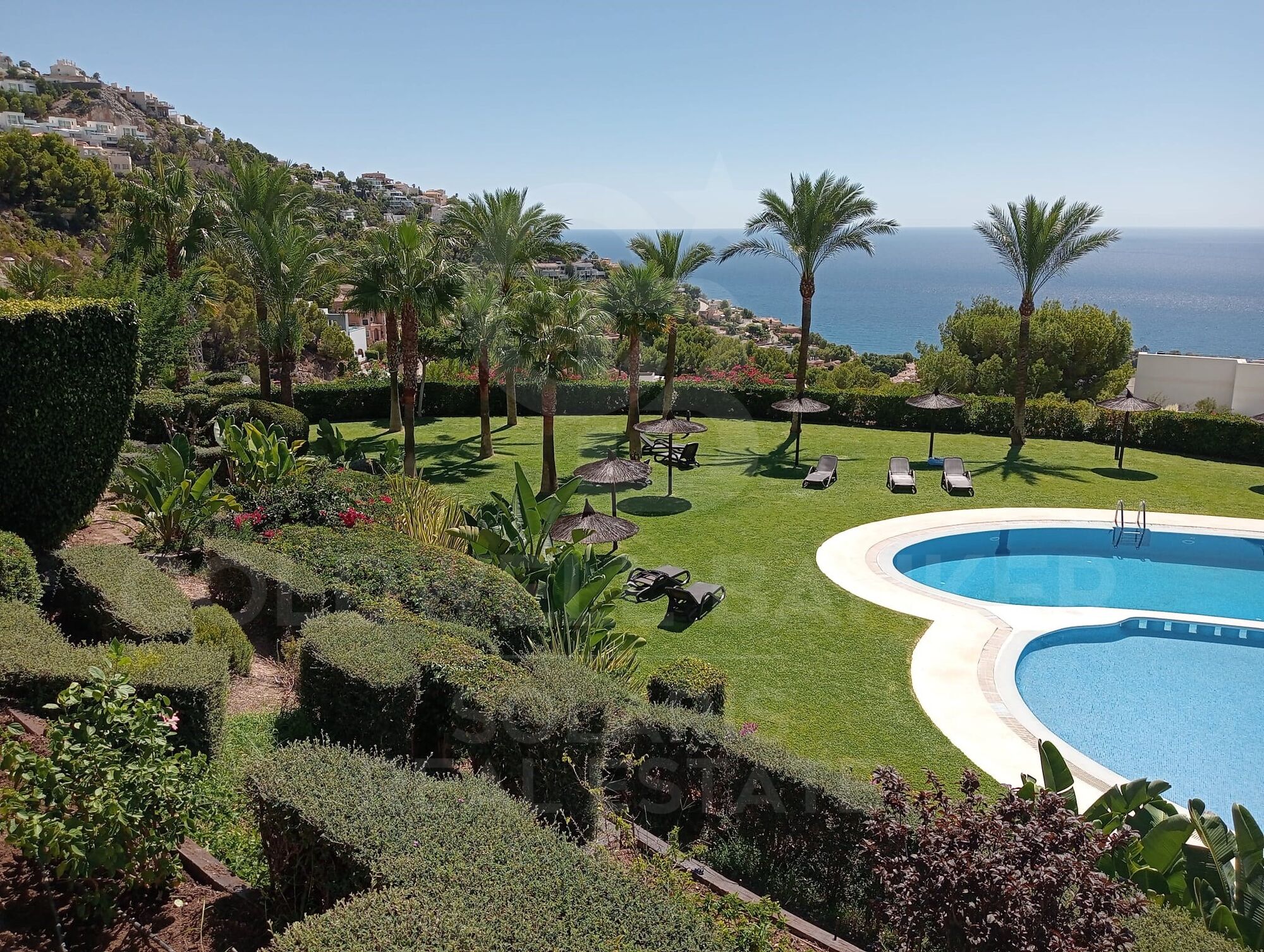 Luxus-Penthouse mit Panoramablick auf das Mittelmeer in den Altea Hills