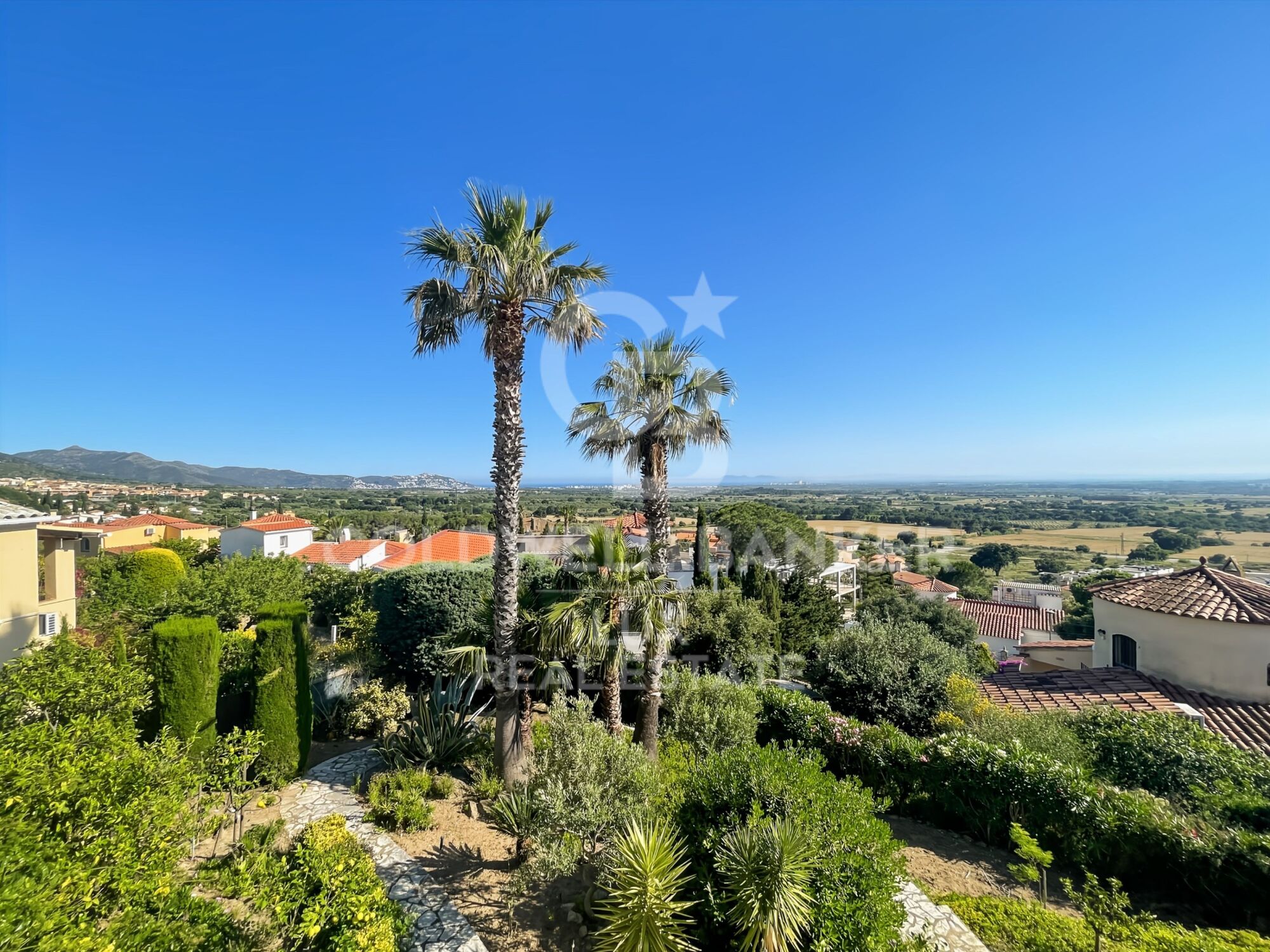 Villa avec piscine intérieure et vue mer à Mas Isaac