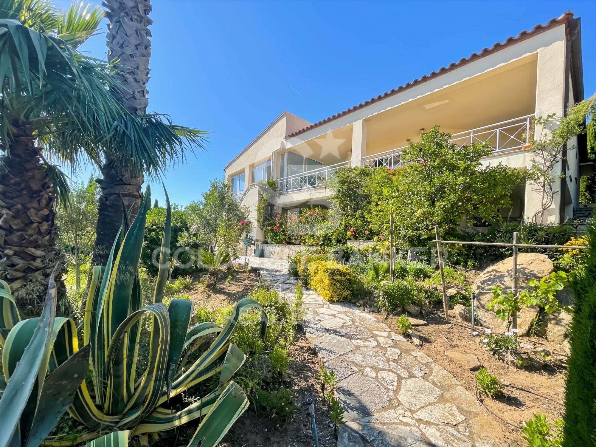 Villa avec piscine intérieure et vue mer à Mas Isaac
