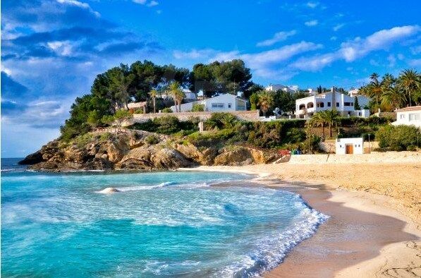 Finca con carácter y vistas al mar Mediterráneo
