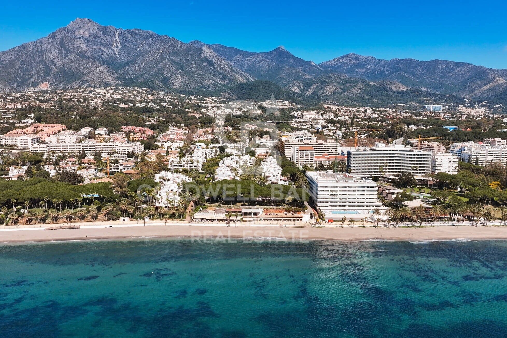 Excepcional ático dúplex en Alhambra del Mar, en la Milla de Oro de Marbella