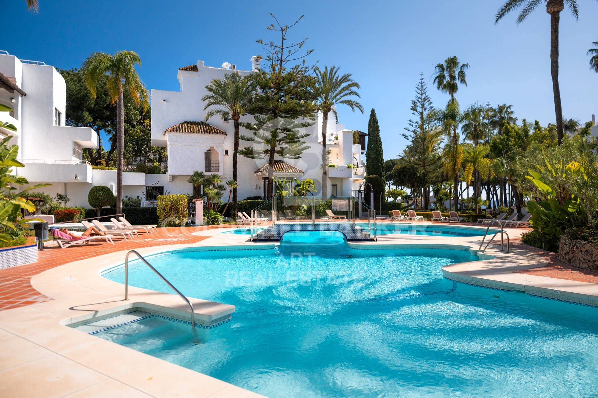 Excepcional ático dúplex en Alhambra del Mar, en la Milla de Oro de Marbella
