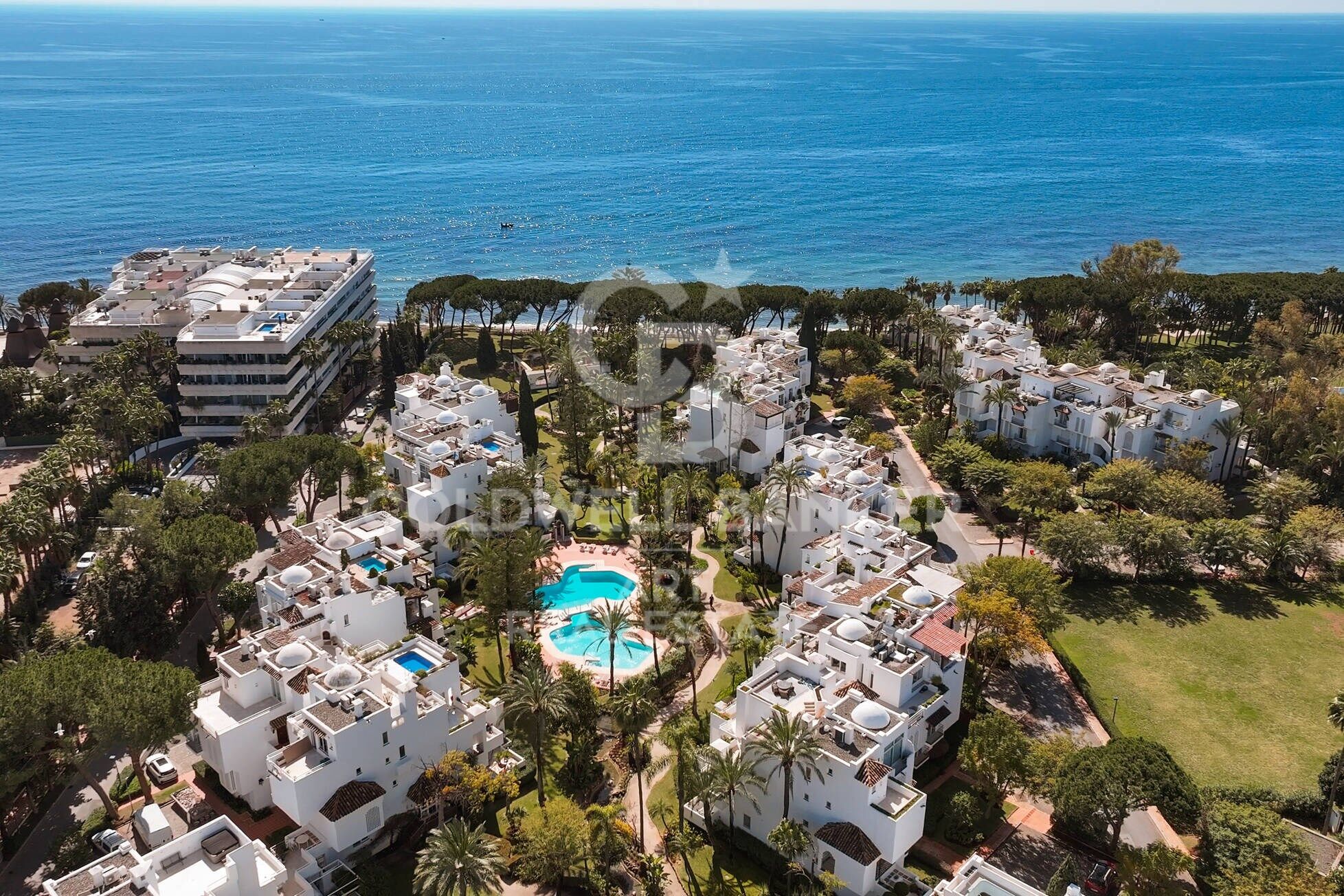 Excepcional ático dúplex en Alhambra del Mar, en la Milla de Oro de Marbella
