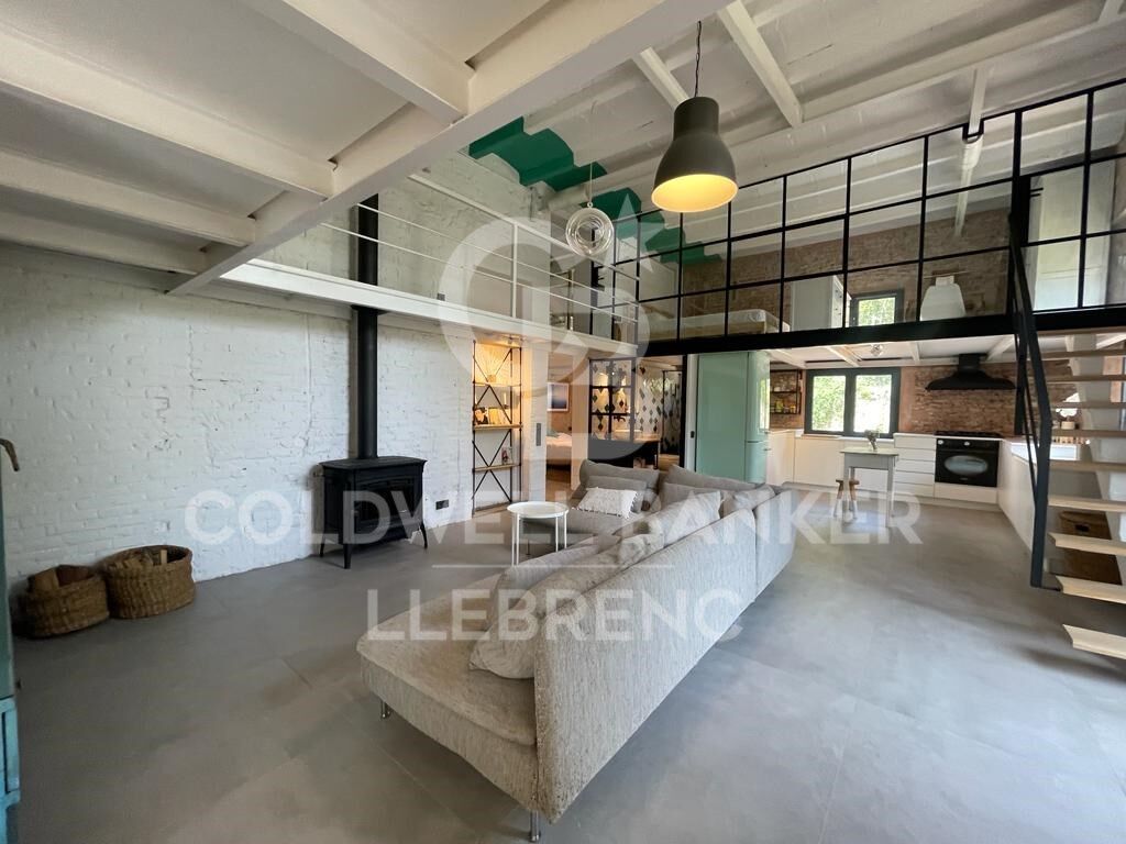 Renovated duplex with views over Barcelona in a modernist building in Tibidabo