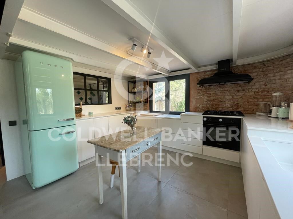 Renovated duplex with views over Barcelona in a modernist building in Tibidabo