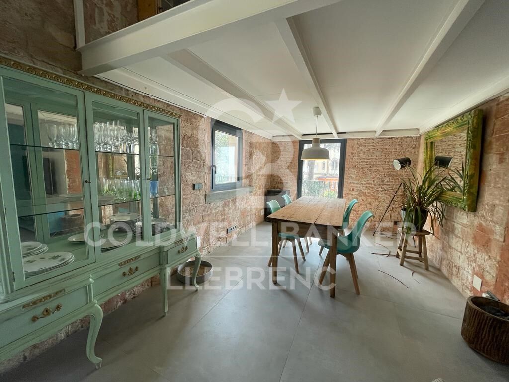 Renovated duplex with views over Barcelona in a modernist building in Tibidabo