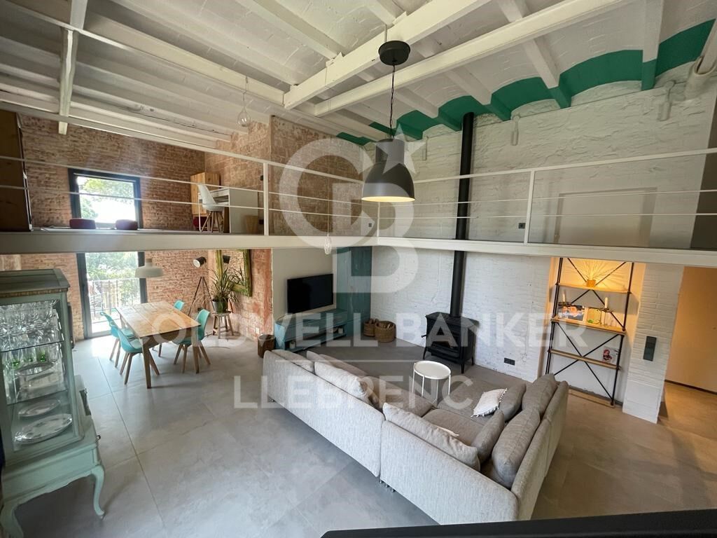 Duplex rénové avec vue sur Barcelone dans un immeuble moderniste au Tibidabo