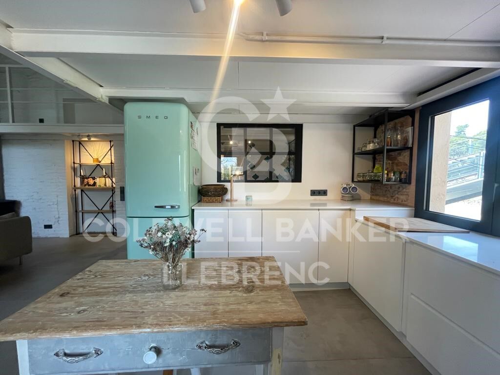 Duplex rénové avec vue sur Barcelone dans un immeuble moderniste au Tibidabo