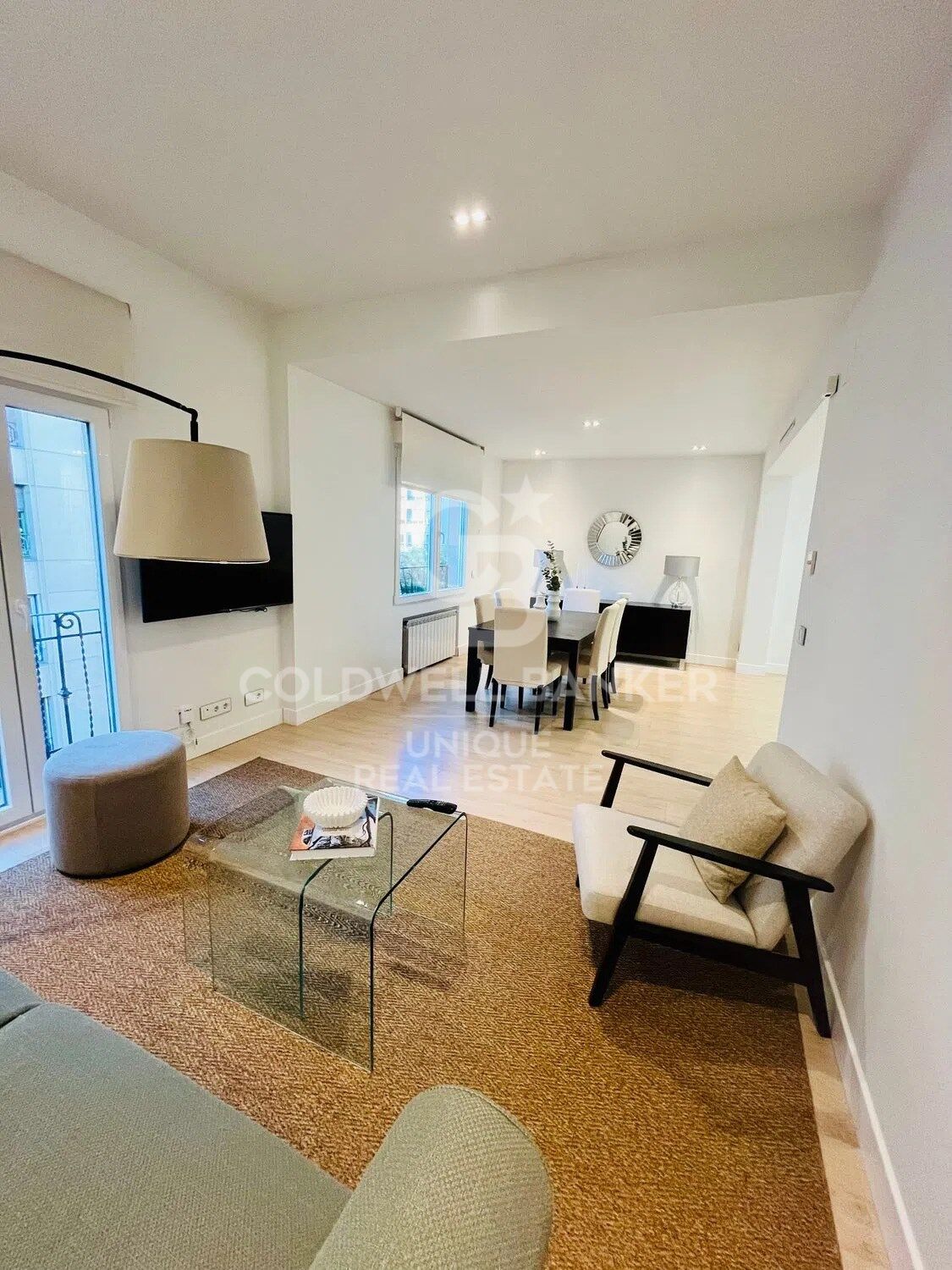 Exclusiva vivienda reformada en última planta con gran luminosidad