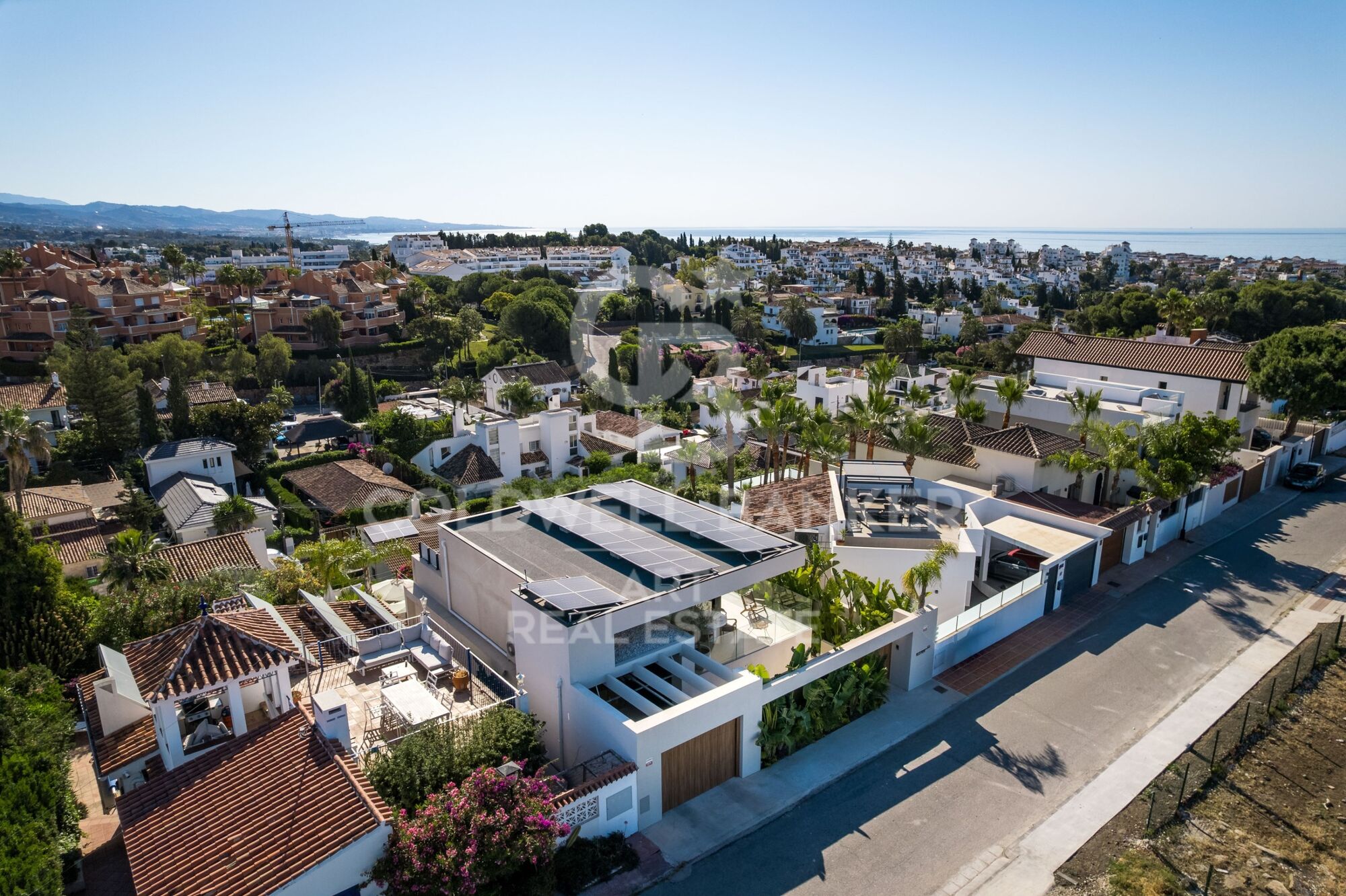 Villa de lujo reformada con vistas al mar Nueva Andalucía