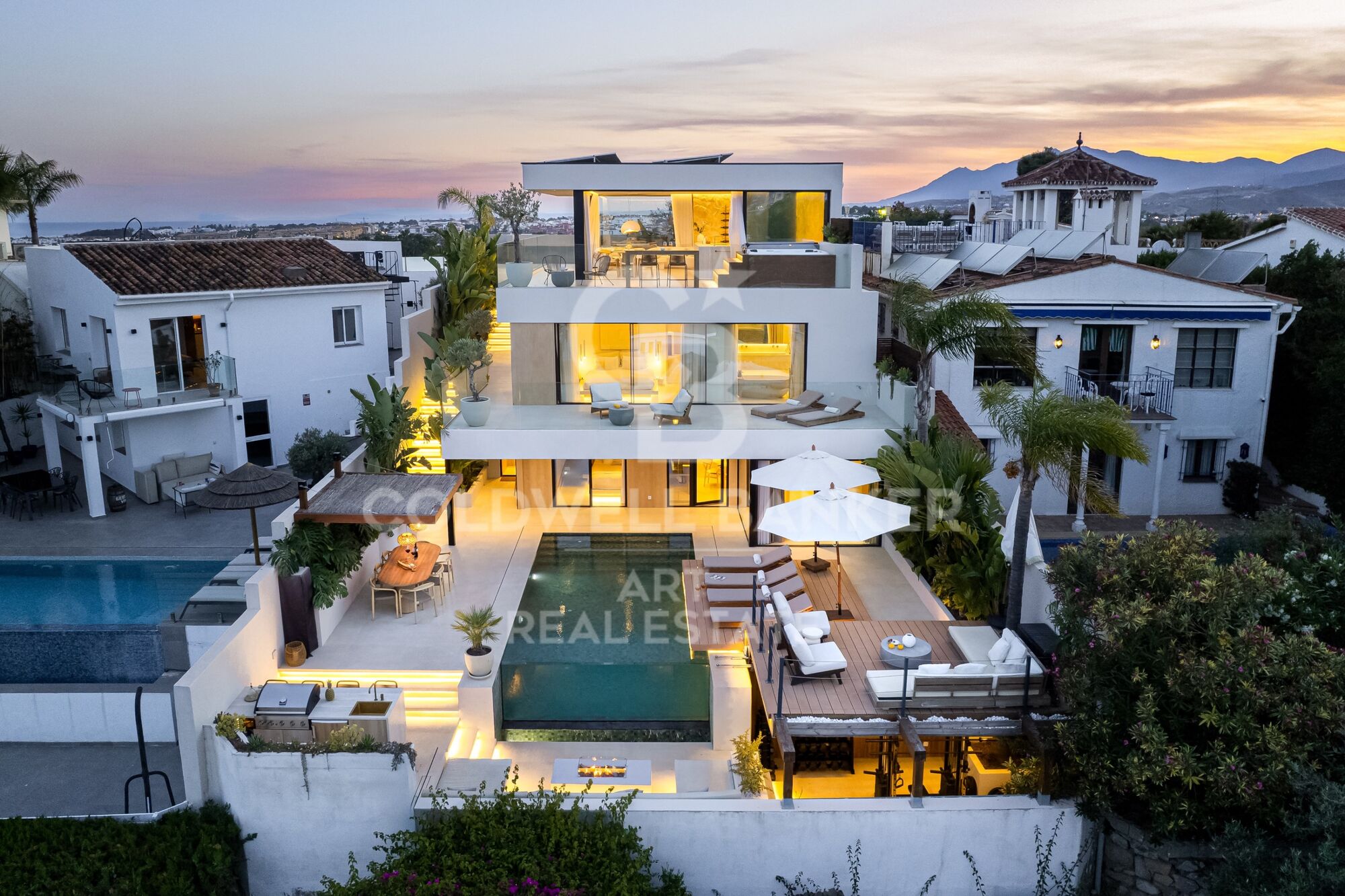 Villa de lujo reformada con vistas al mar Nueva Andalucía