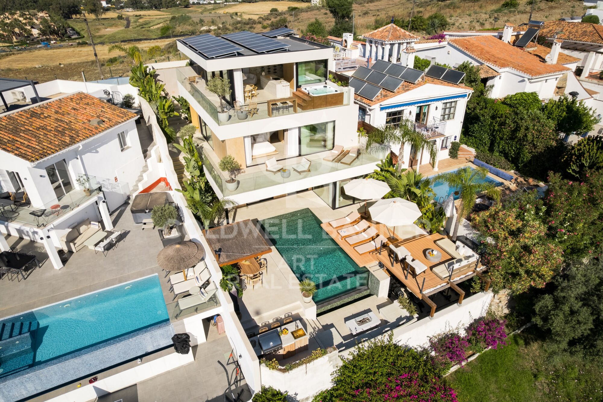 Villa de lujo reformada con vistas al mar Nueva Andalucía