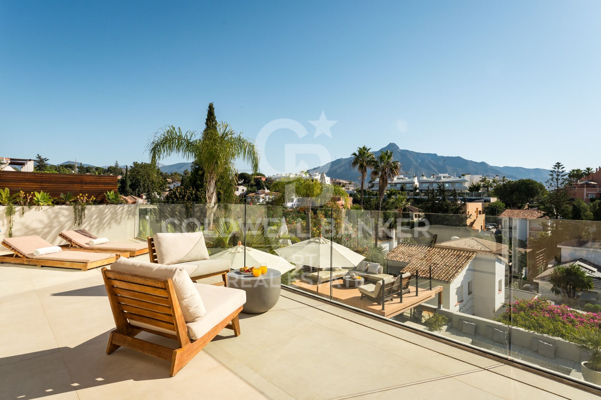 Villa de lujo reformada con vistas al mar Nueva Andalucía