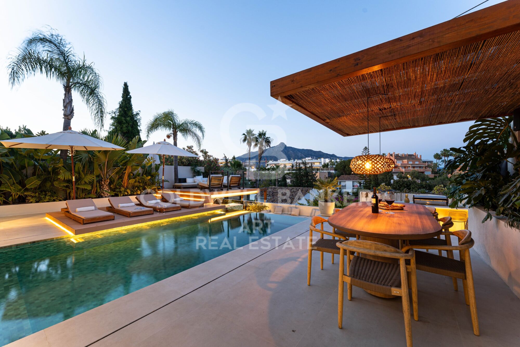 Villa de lujo reformada con vistas al mar Nueva Andalucía