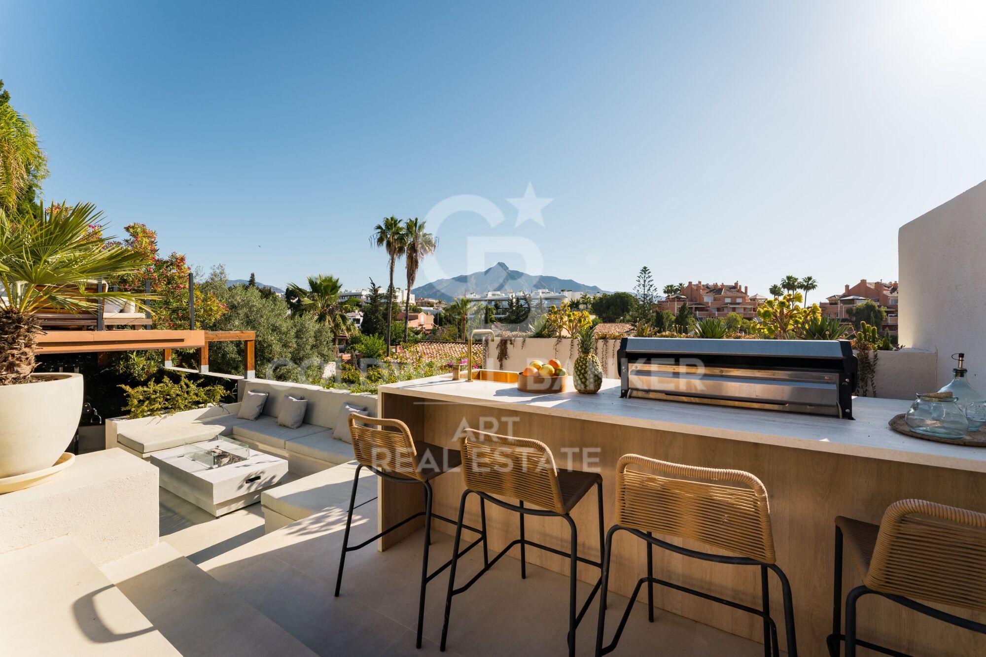 Villa de lujo reformada con vistas al mar Nueva Andalucía