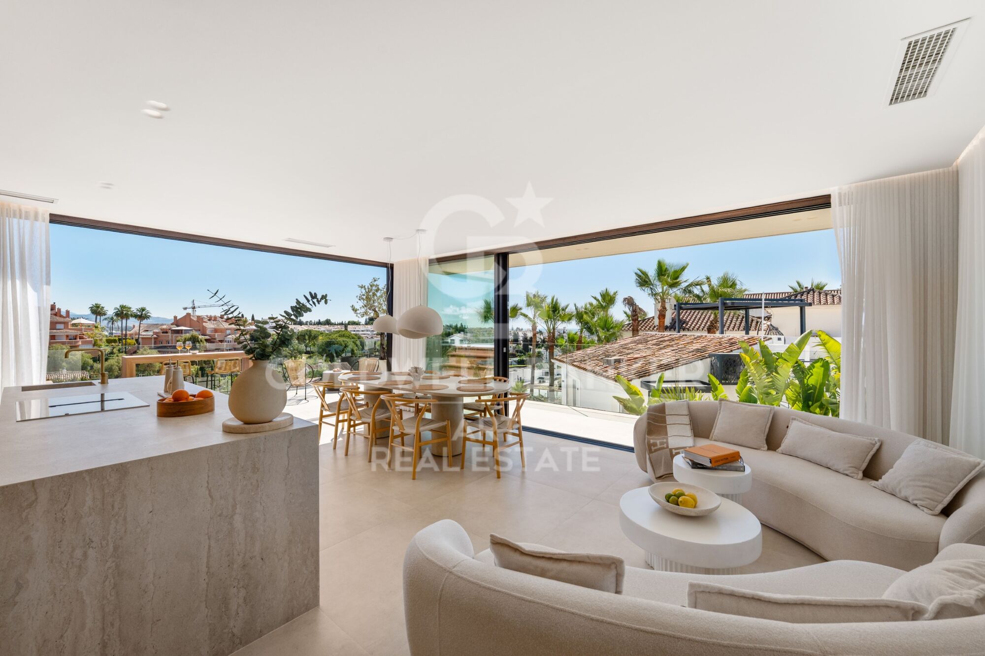 Villa de lujo reformada con vistas al mar Nueva Andalucía