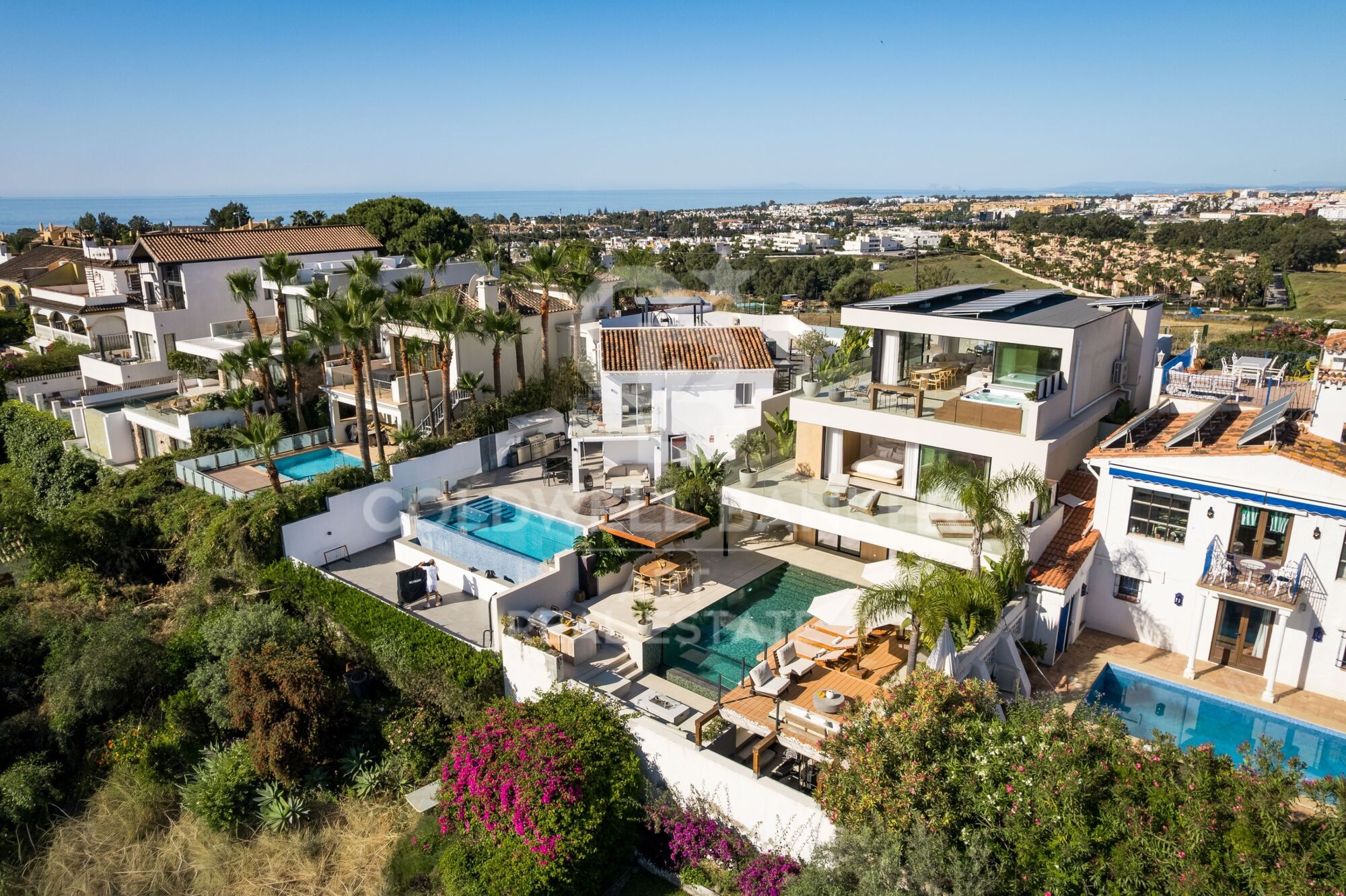 Villa de lujo reformada con vistas al mar Nueva Andalucía