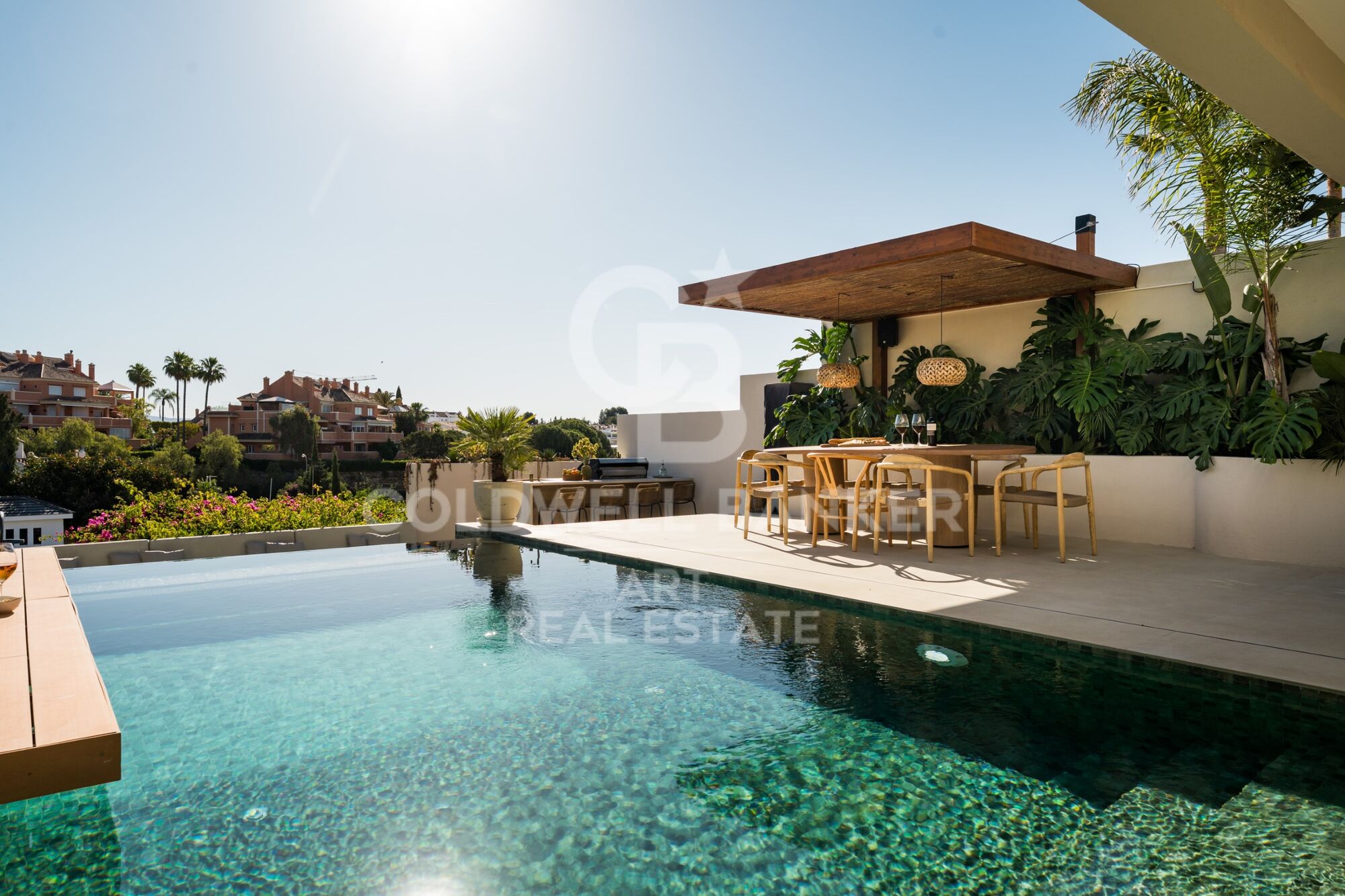 Villa de lujo reformada con vistas al mar Nueva Andalucía