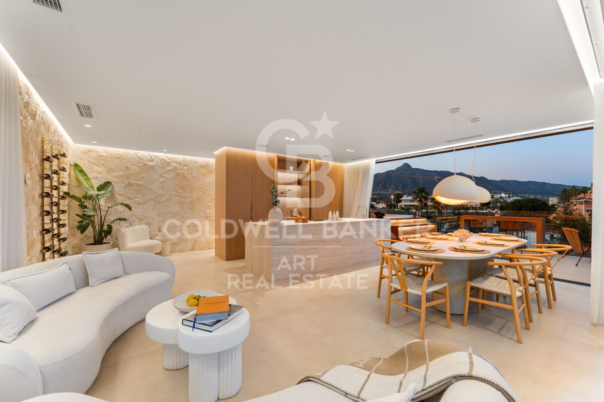 Villa de lujo reformada con vistas al mar Nueva Andalucía