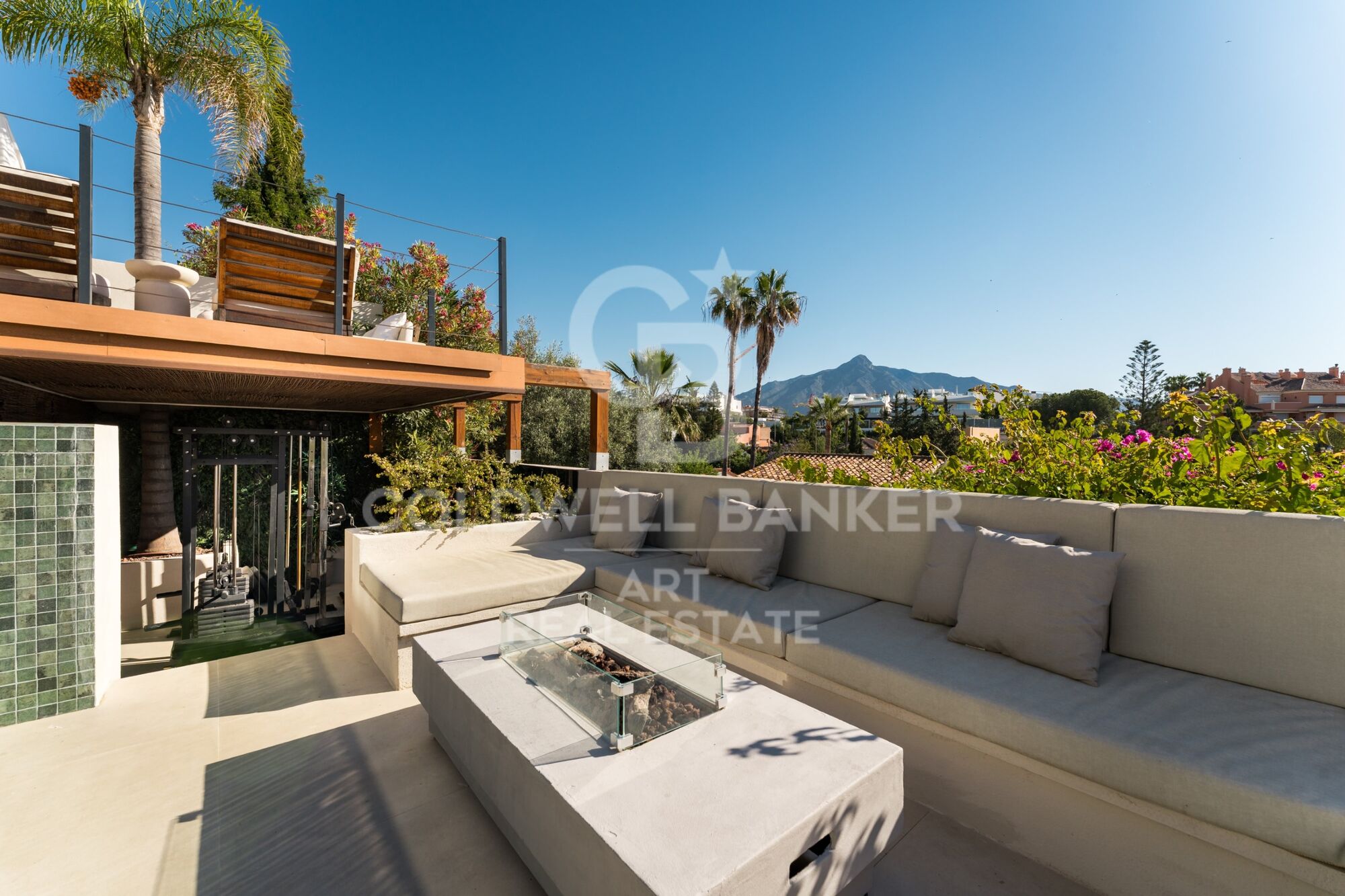 Villa de lujo reformada con vistas al mar Nueva Andalucía