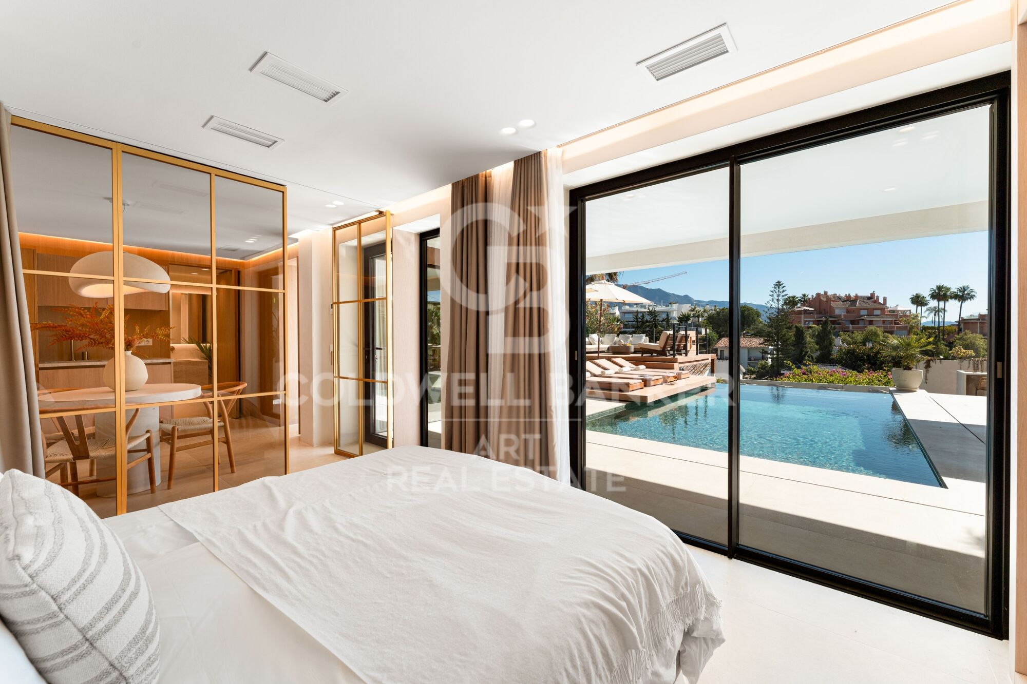 Villa de lujo reformada con vistas al mar Nueva Andalucía