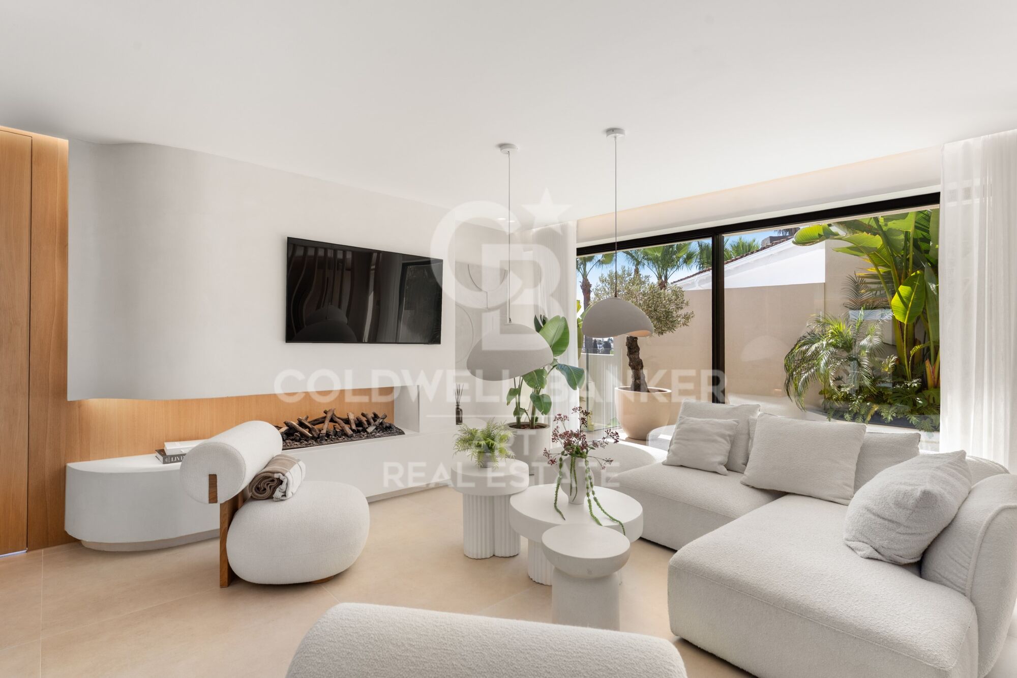 Villa de lujo reformada con vistas al mar Nueva Andalucía