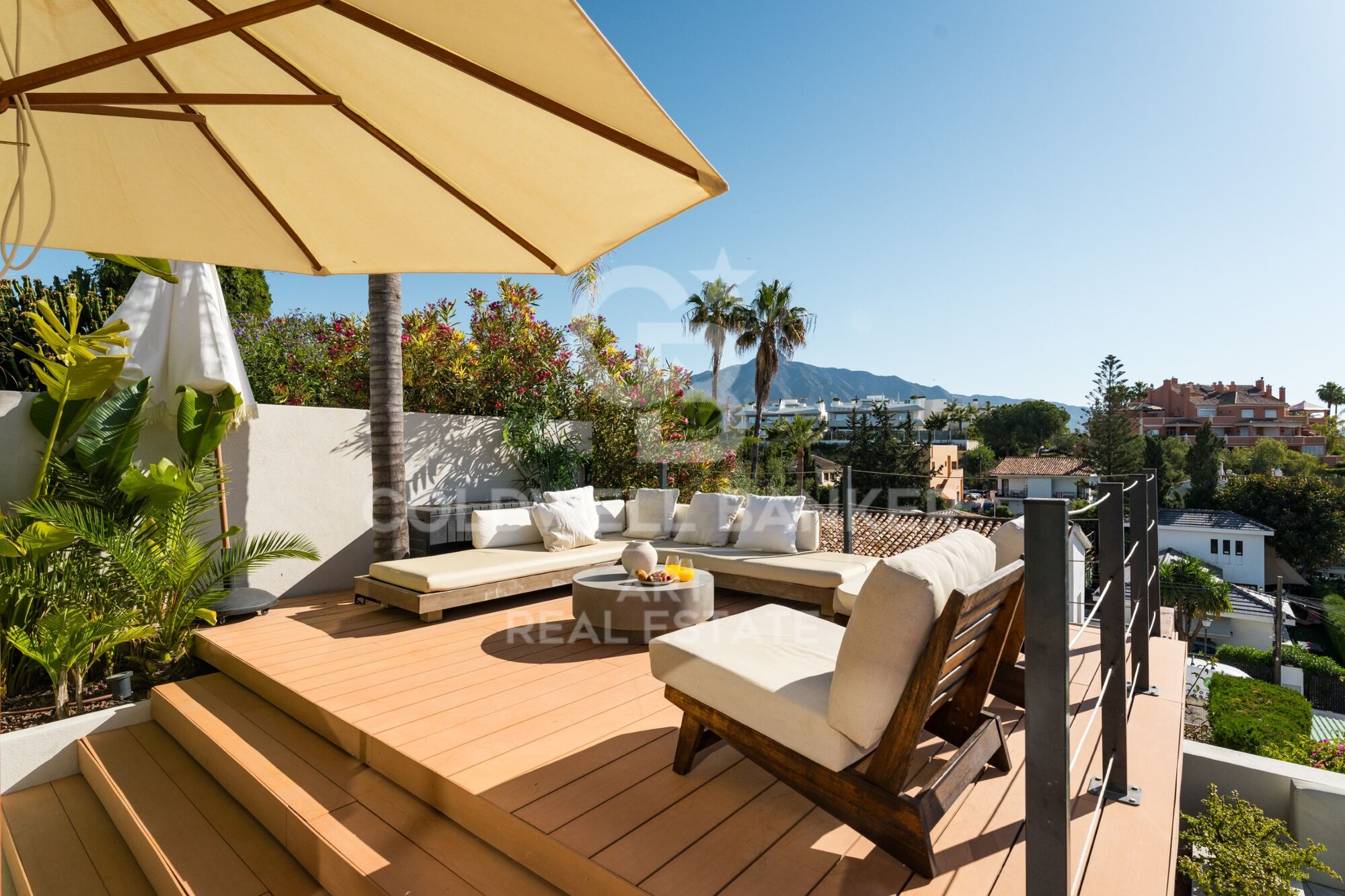 Villa de luxe rénovée avec vue sur la mer à Nueva Andalucía
