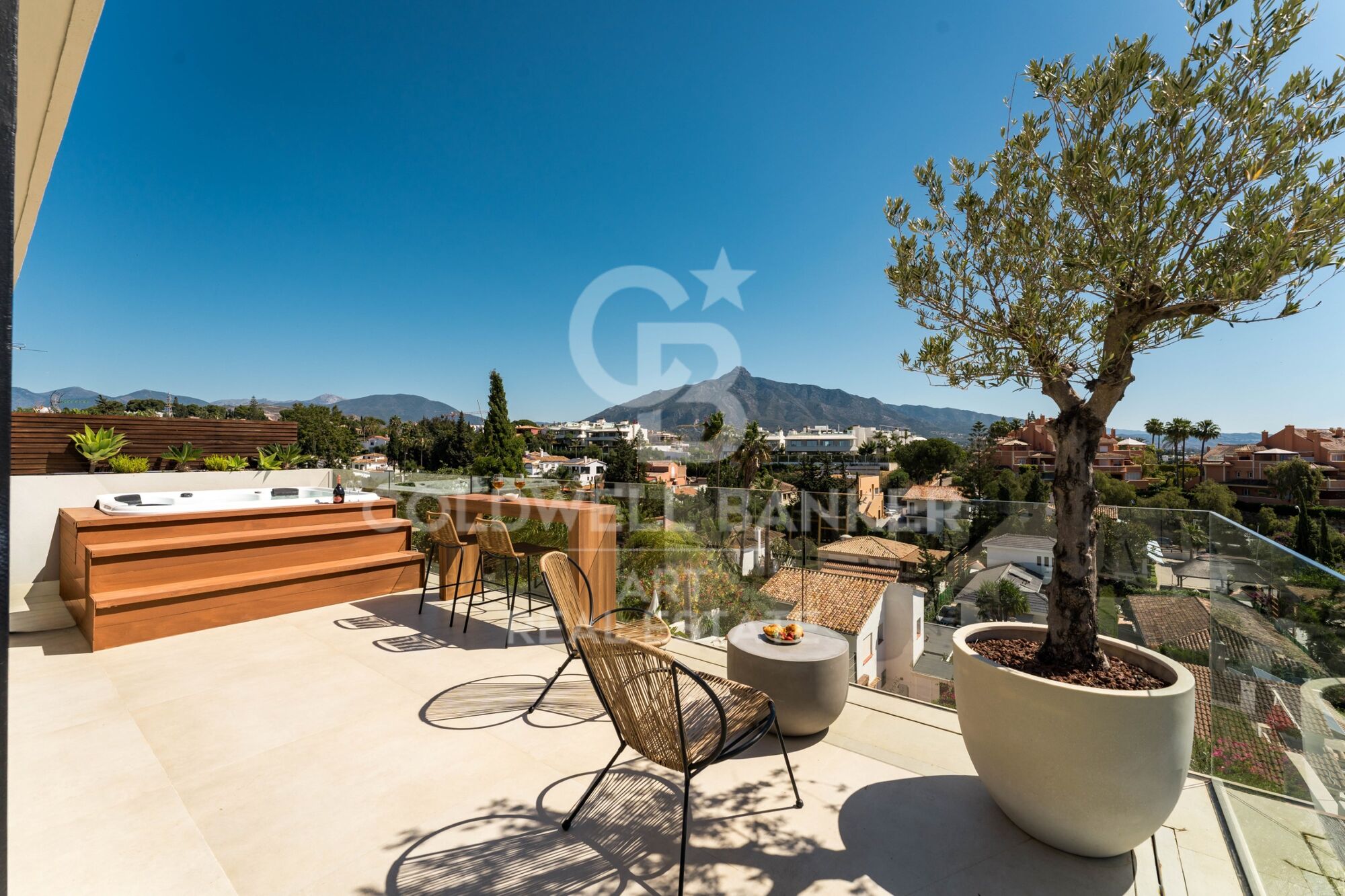Renovated luxury villa with sea views in Nueva Andalucía