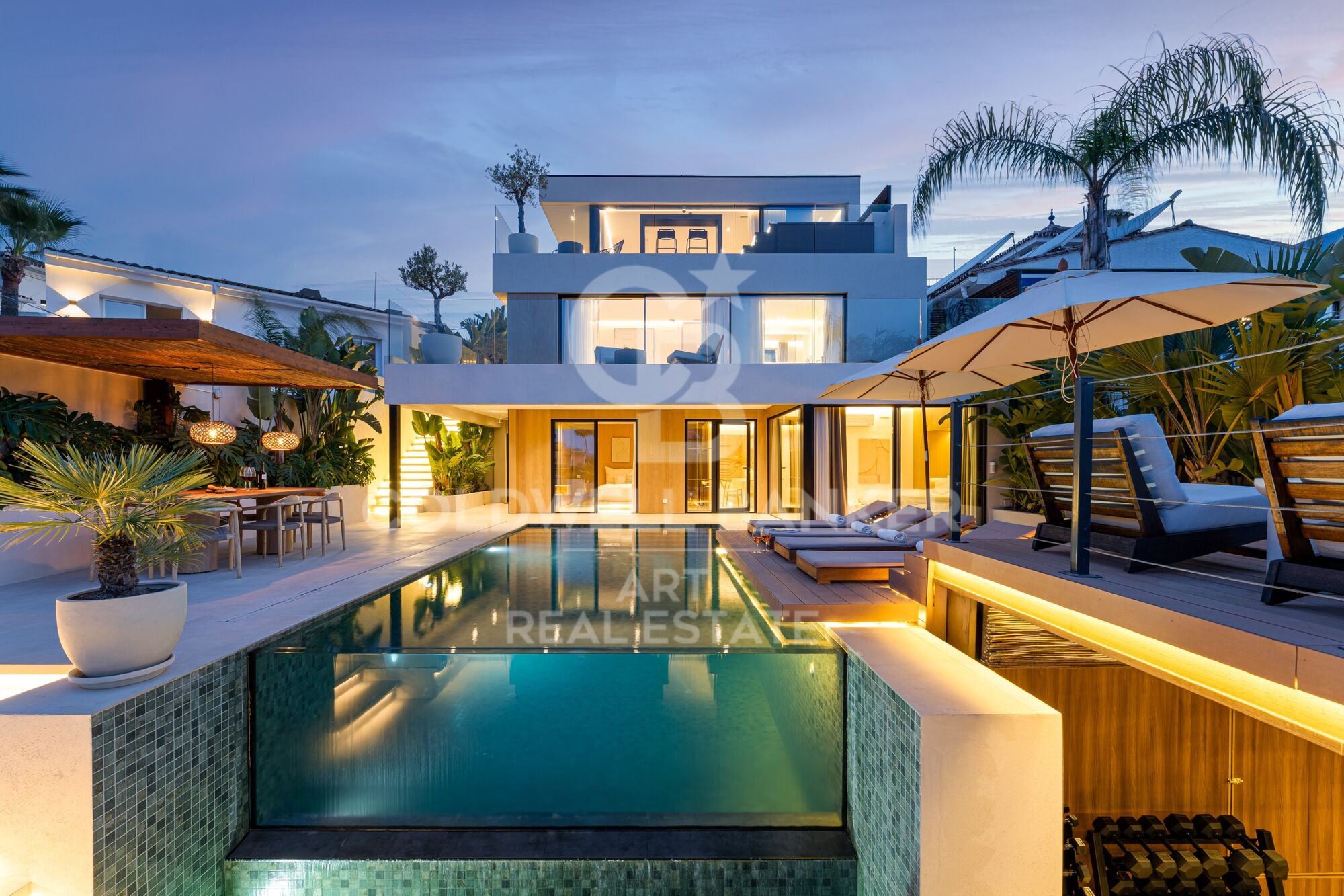 Renovated luxury villa with sea views in Nueva Andalucía