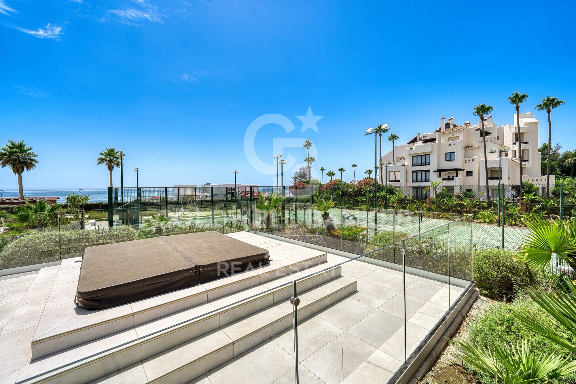 Espectacular apartamento frente al mar en New Golden Mile