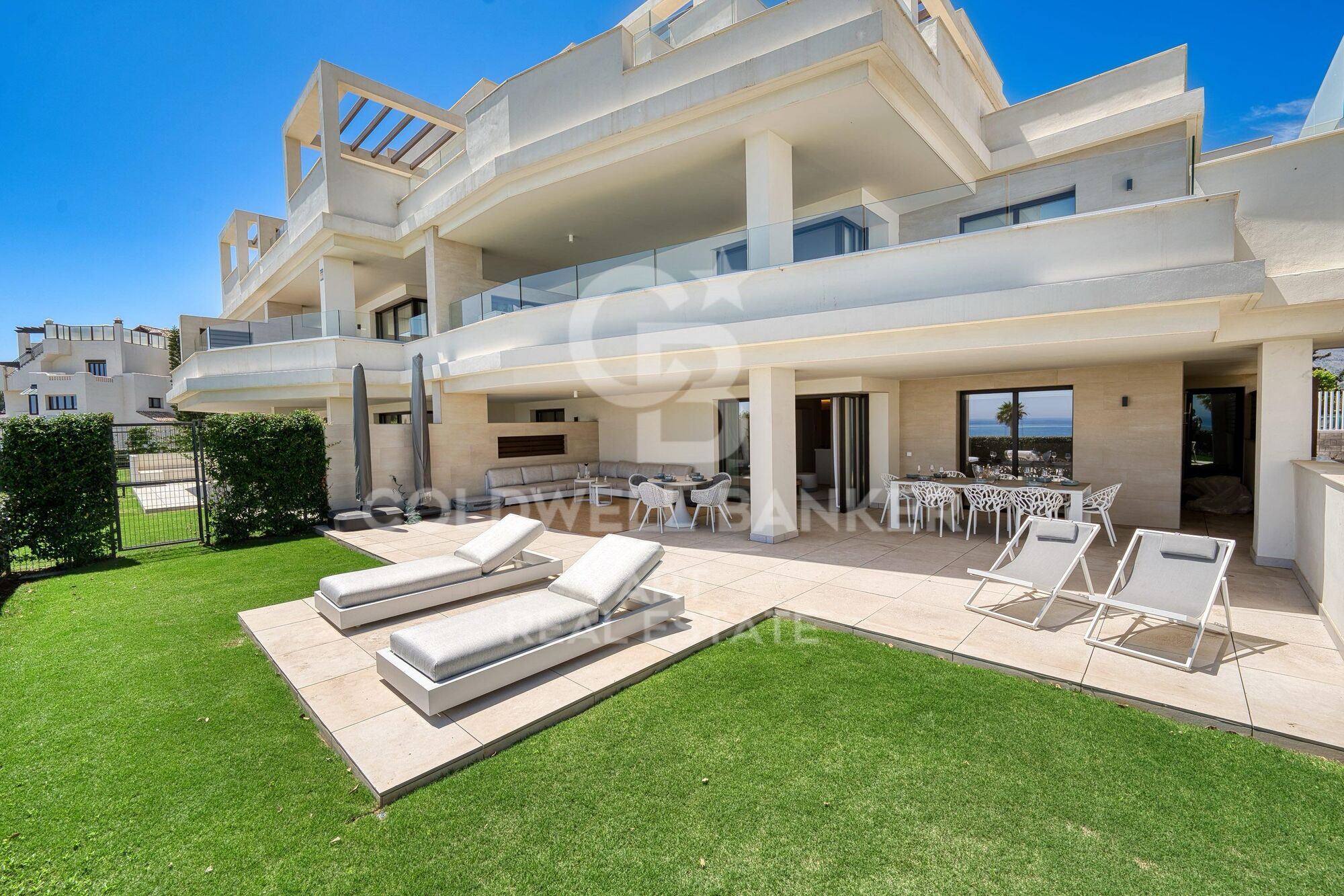 Spectacular beachfront apartment on the New Golden Mile