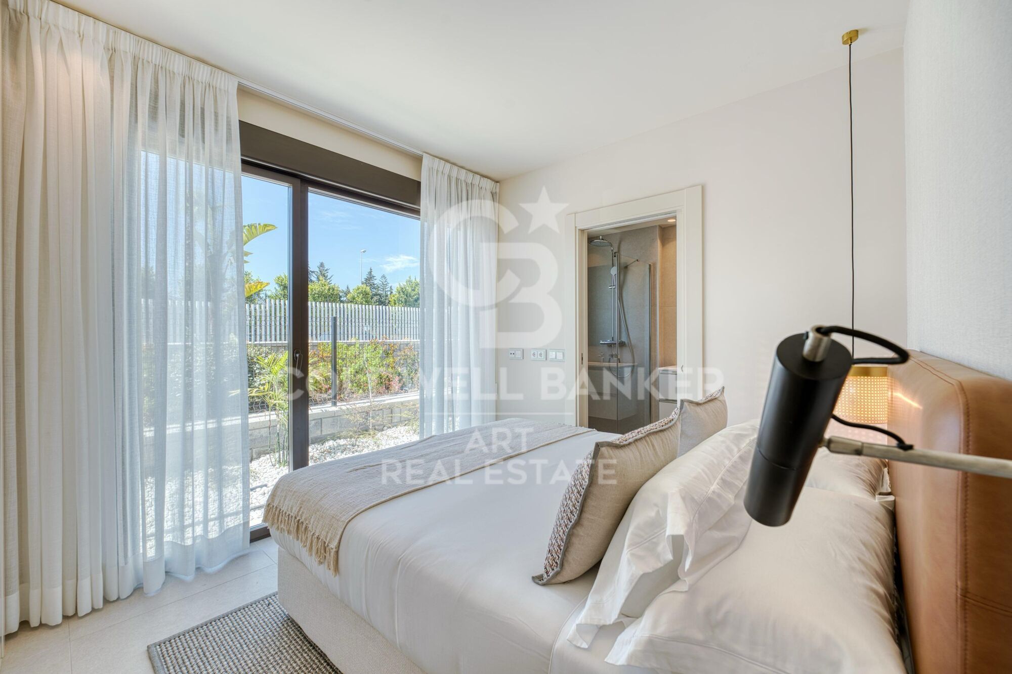 Spectacular beachfront apartment on the New Golden Mile