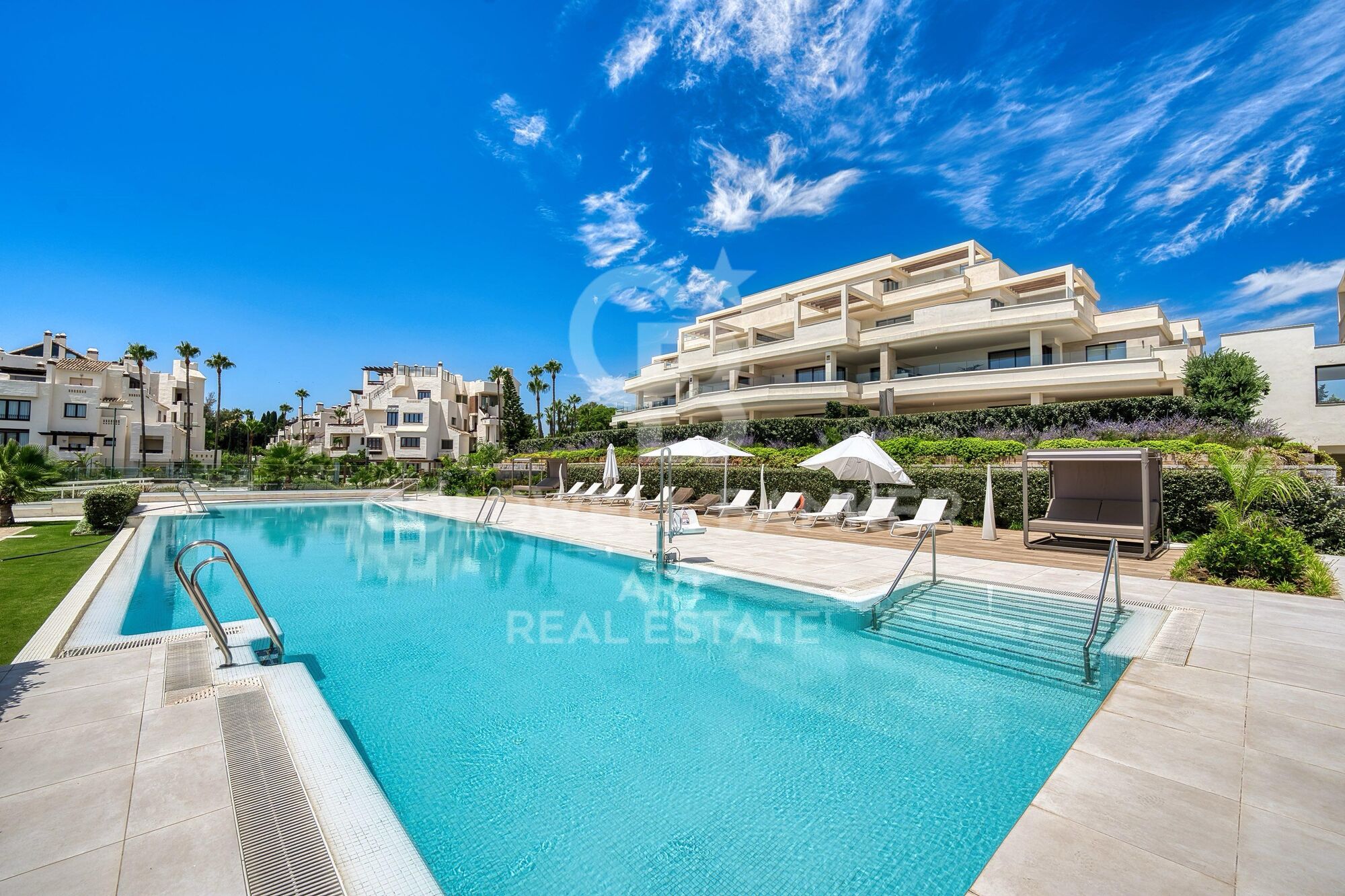 Spectacular beachfront apartment on the New Golden Mile