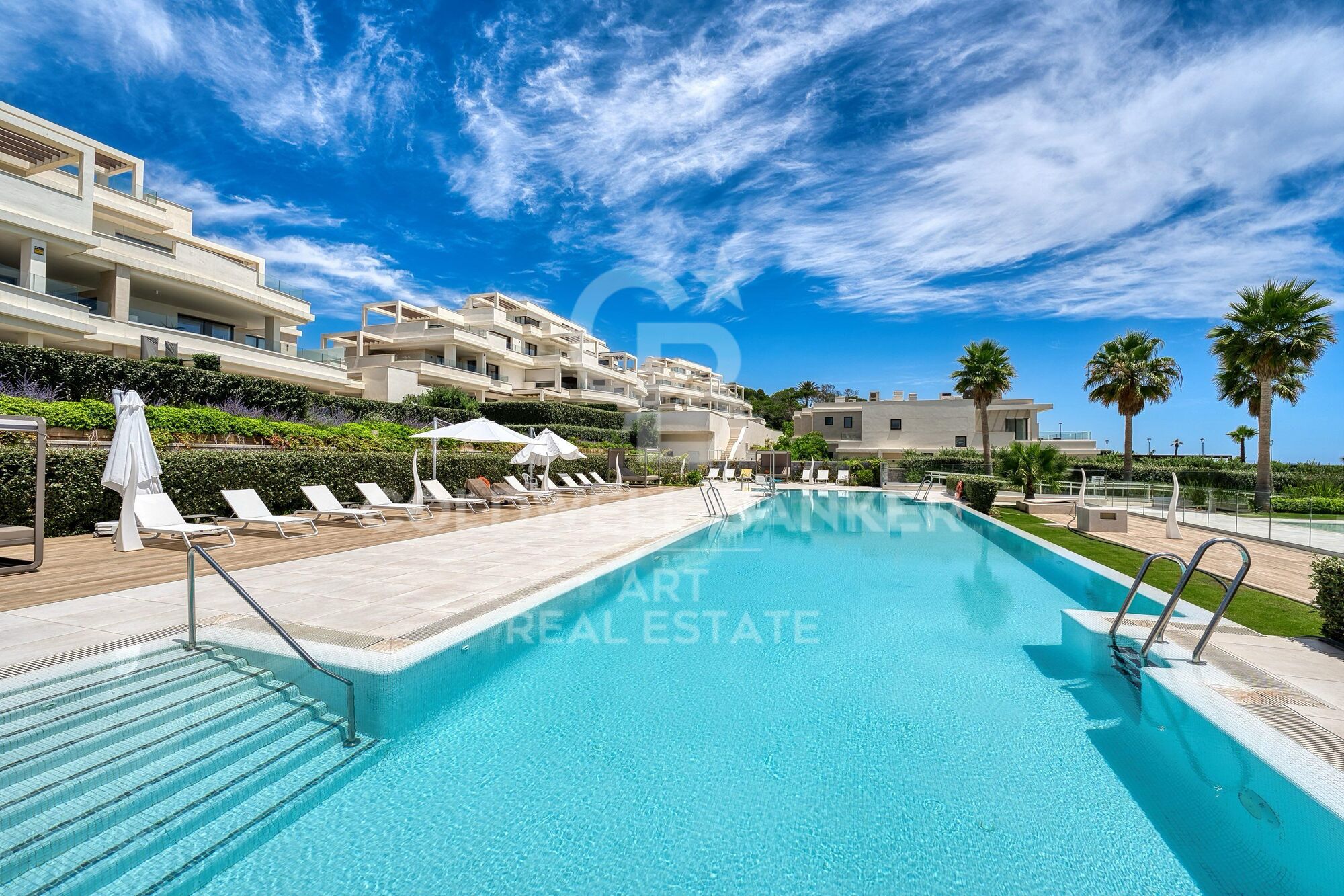 Spectacular beachfront apartment on the New Golden Mile