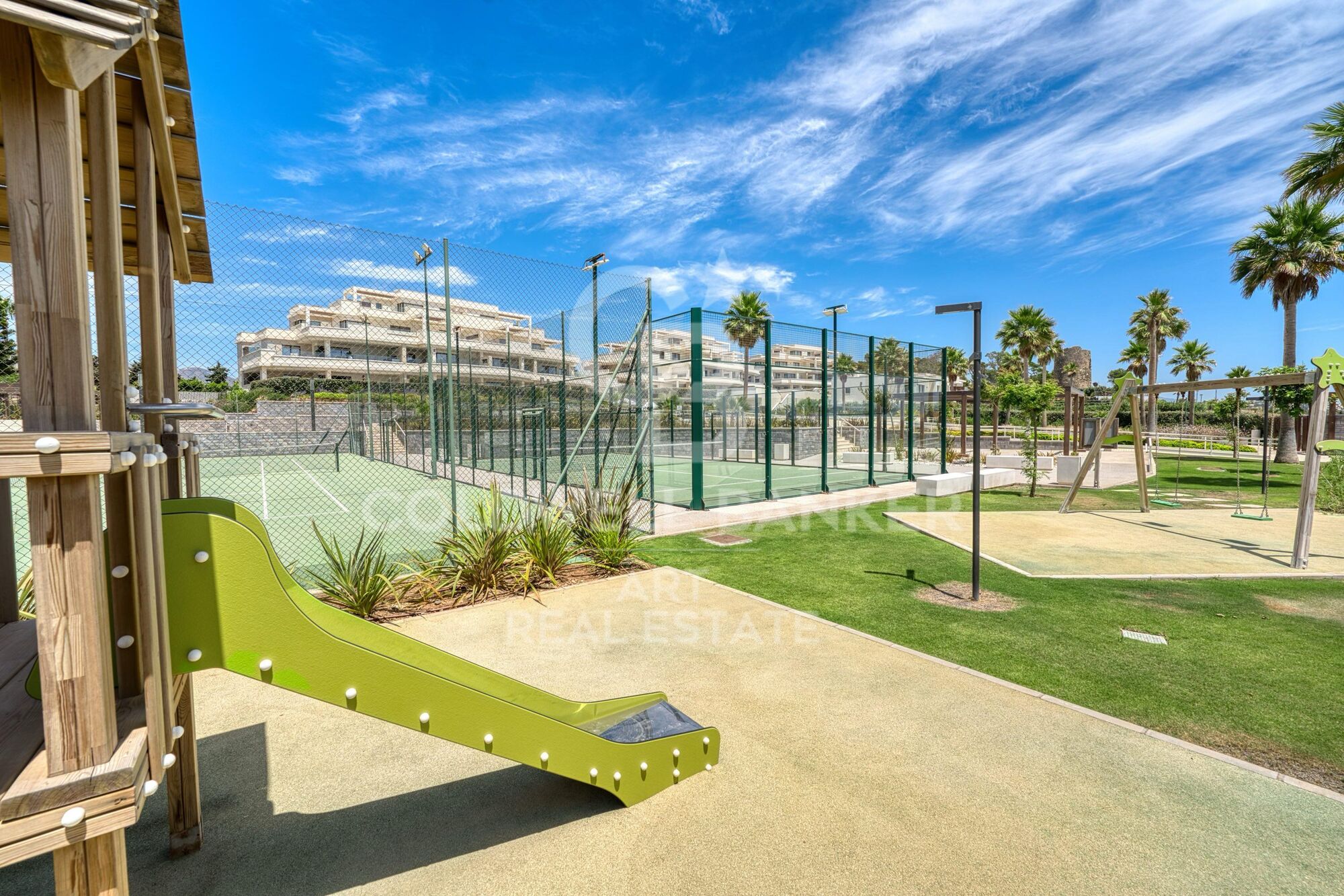 Spectacular beachfront apartment on the New Golden Mile