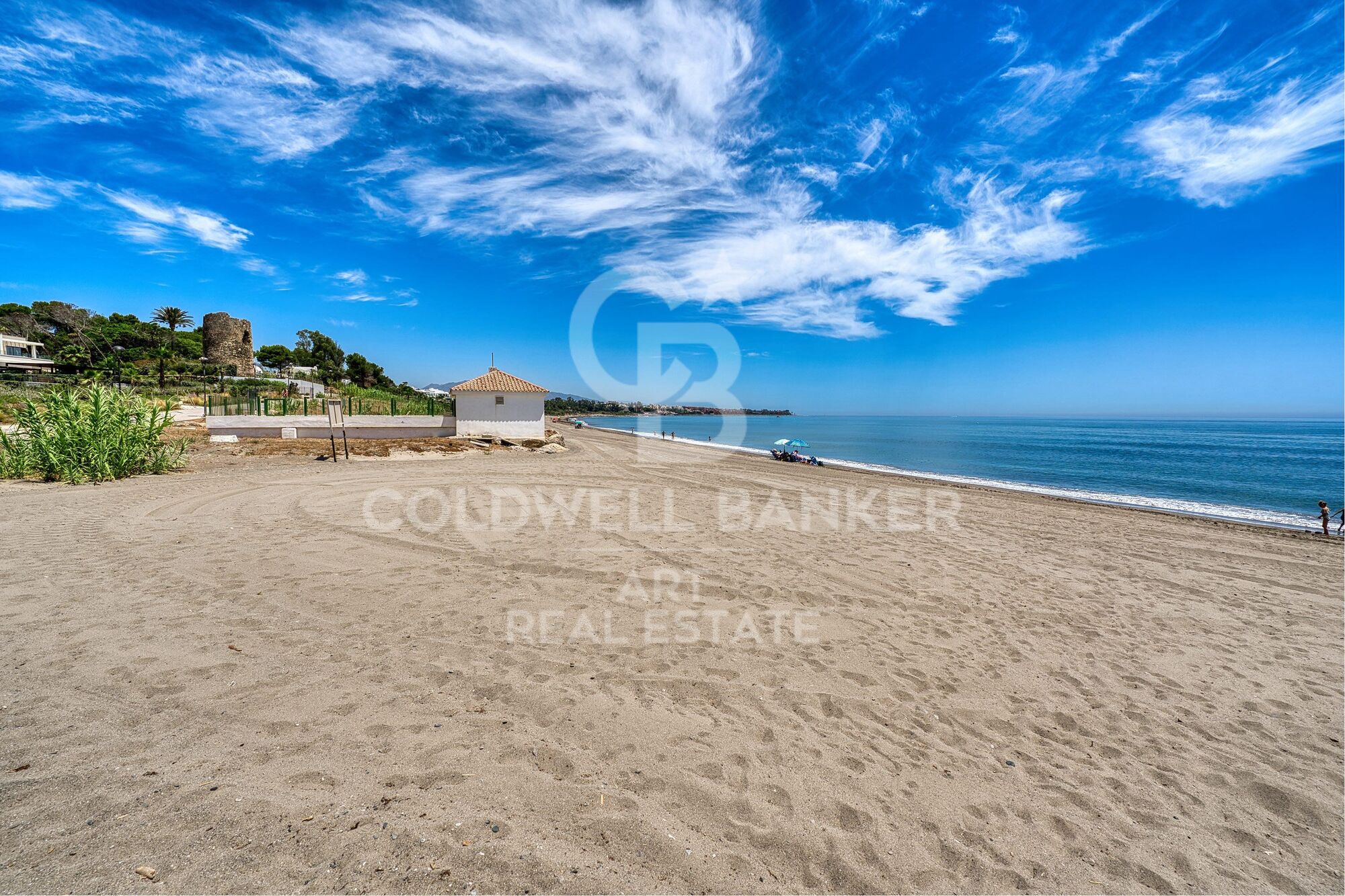 Spectacular beachfront apartment on the New Golden Mile
