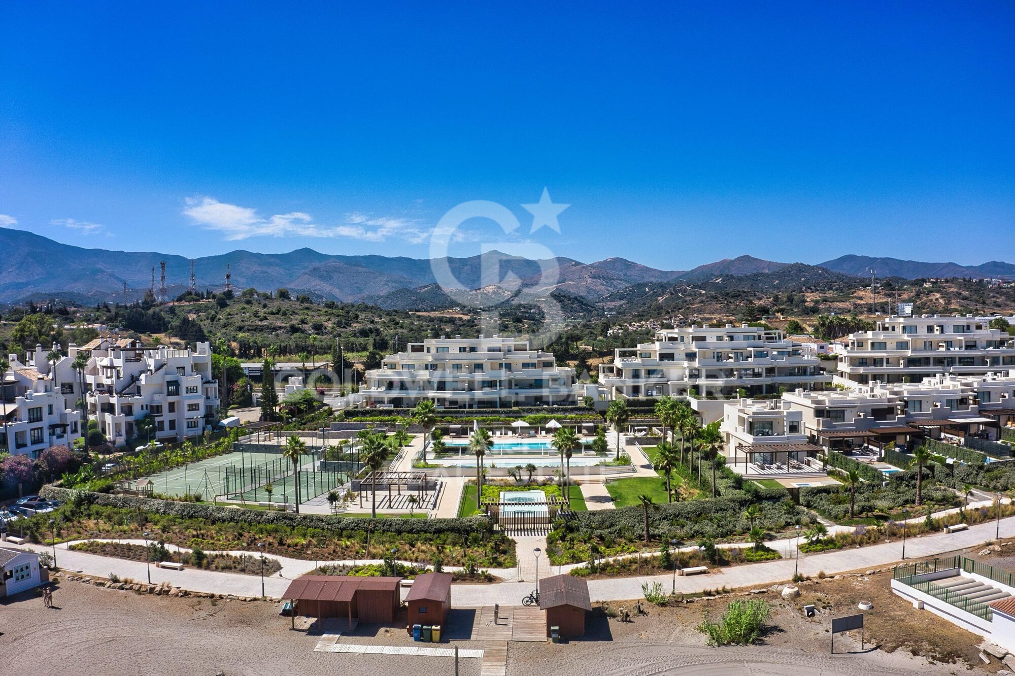 Spectacular beachfront apartment on the New Golden Mile