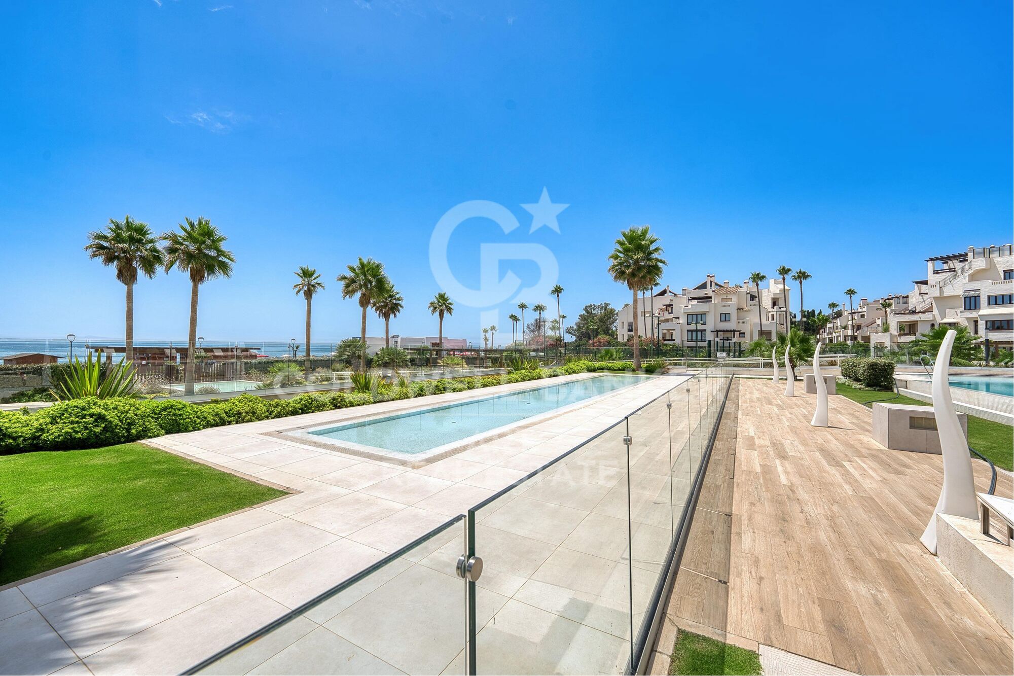 Spectacular beachfront apartment on the New Golden Mile