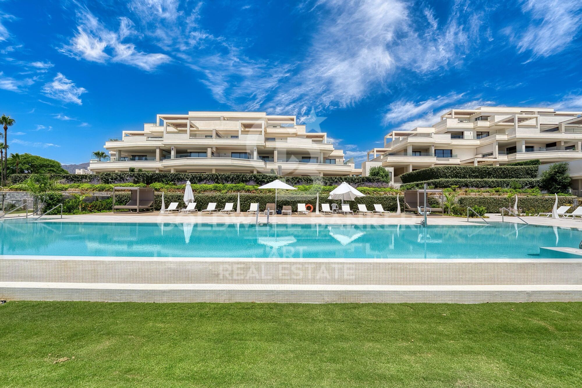 Spectacular beachfront apartment on the New Golden Mile