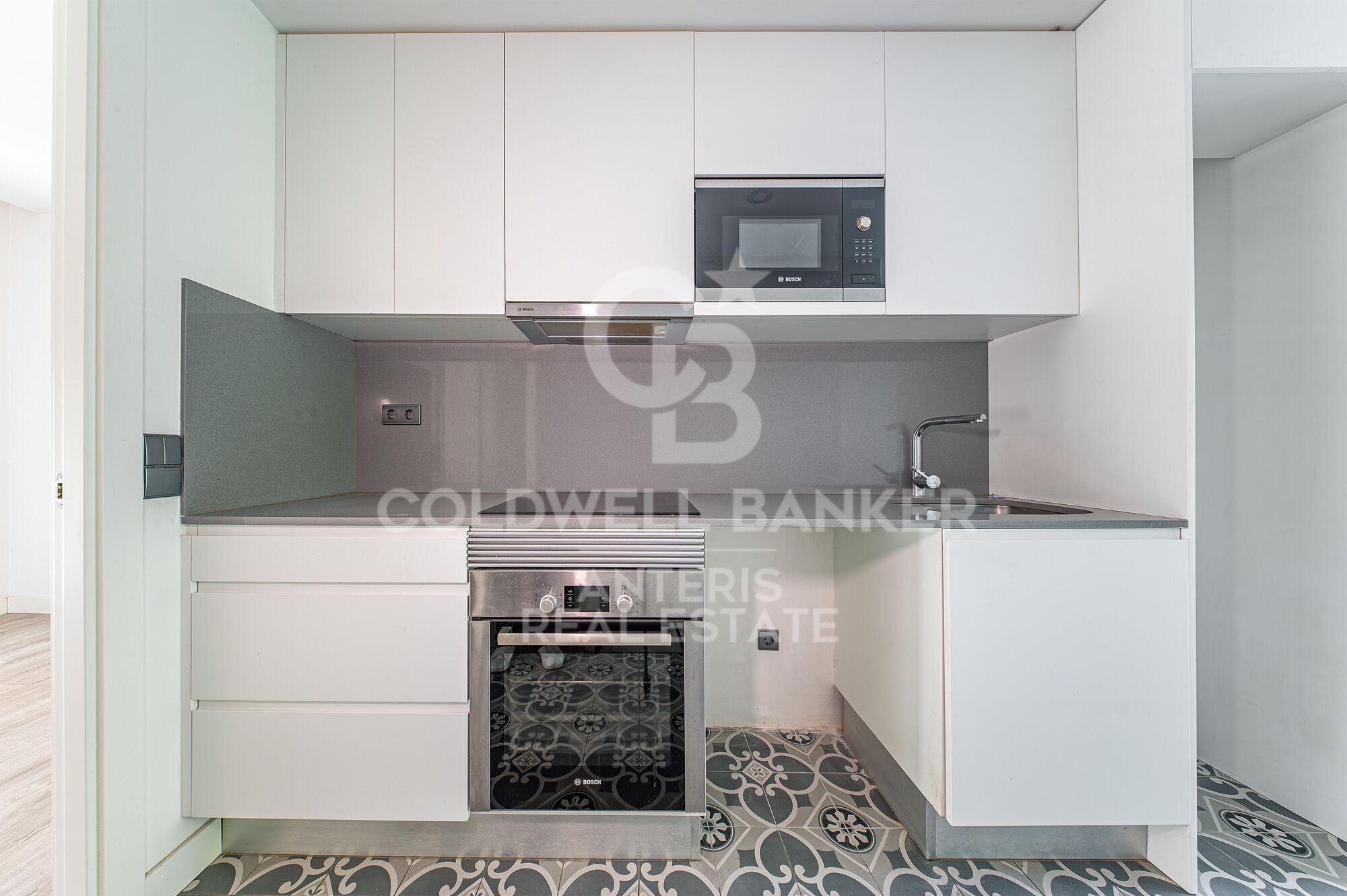 Piso en venta en Vila de Gràcia situado en finca de 2018. El precio incluye una plaza de parking en el mismo edificio
