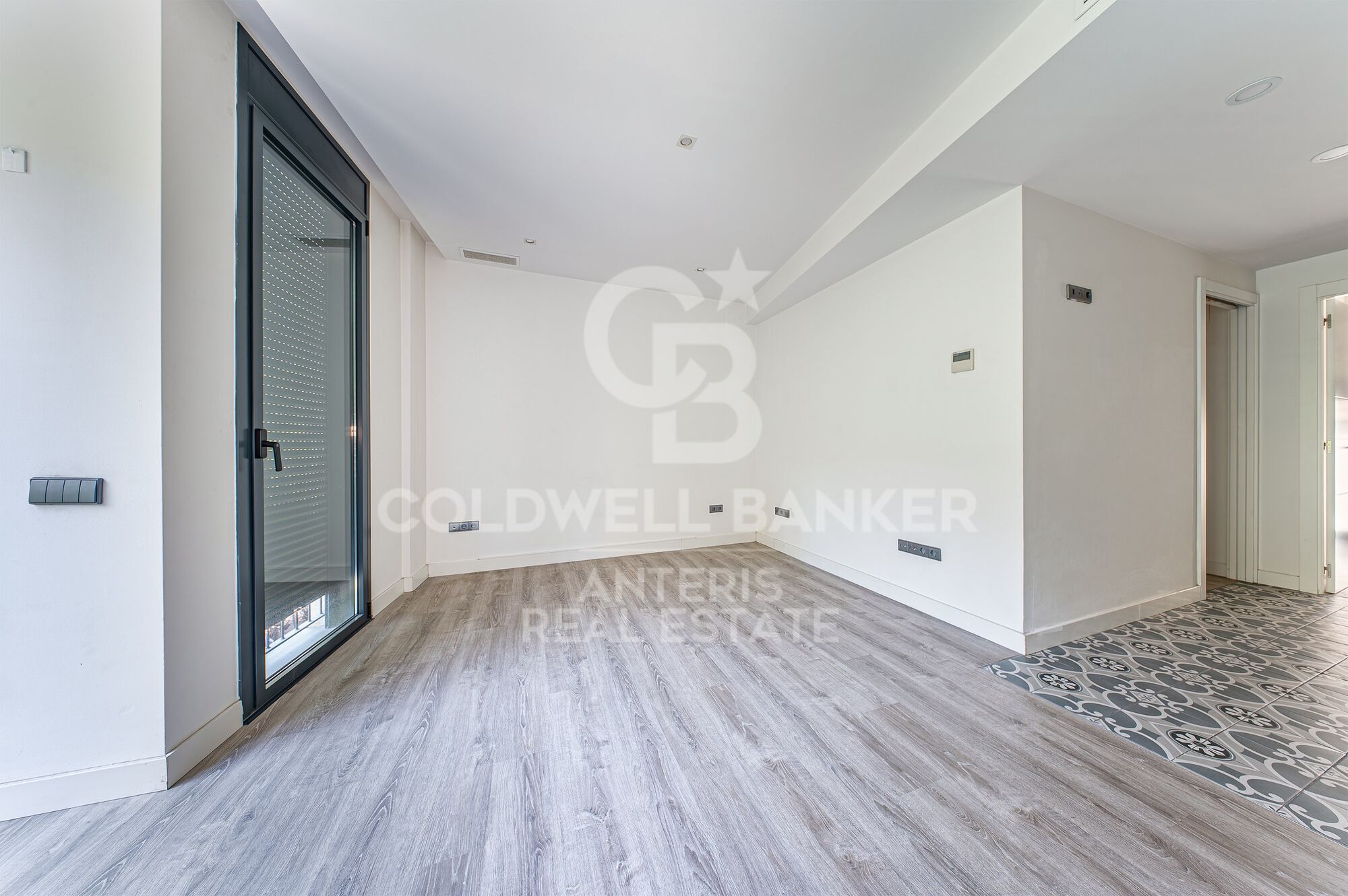 Piso en venta en Vila de Gràcia situado en finca de 2018. El precio incluye una plaza de parking en el mismo edificio