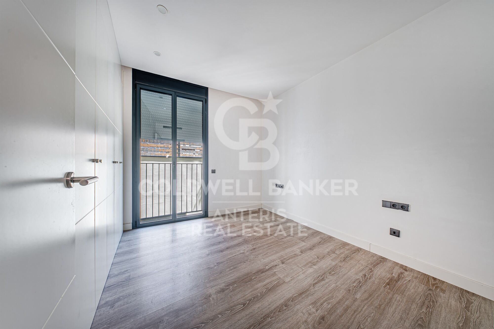 Piso en venta en Vila de Gràcia situado en finca de 2018. El precio incluye una plaza de parking en el mismo edificio