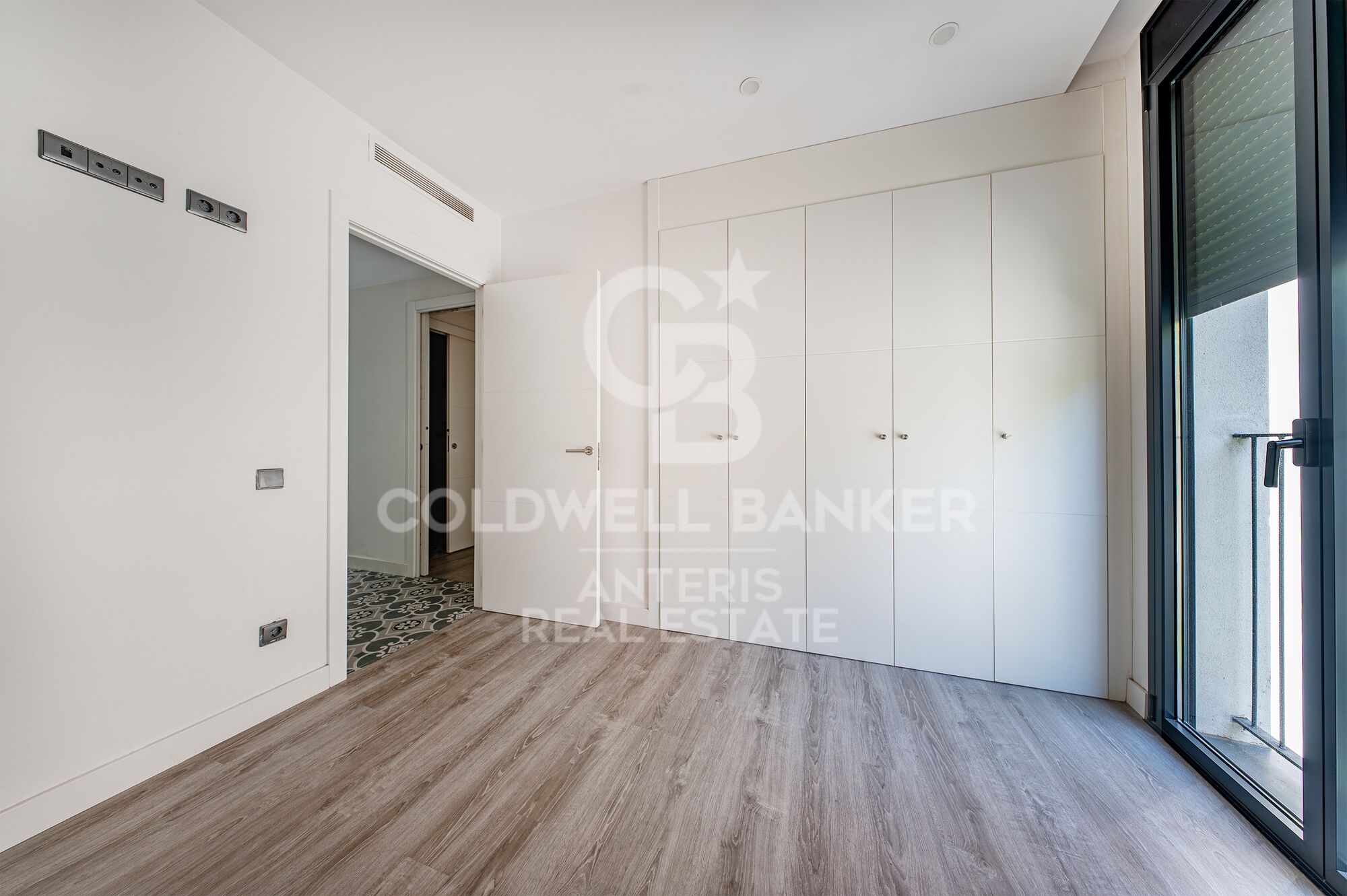 Piso en venta en Vila de Gràcia situado en finca de 2018. El precio incluye una plaza de parking en el mismo edificio