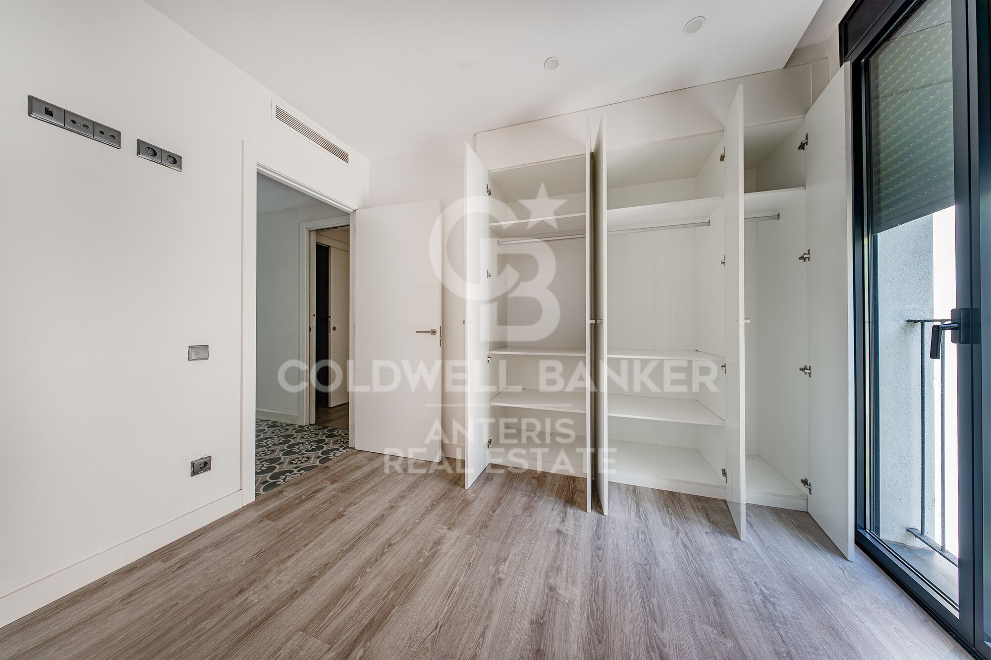 Piso en venta en Vila de Gràcia situado en finca de 2018. El precio incluye una plaza de parking en el mismo edificio