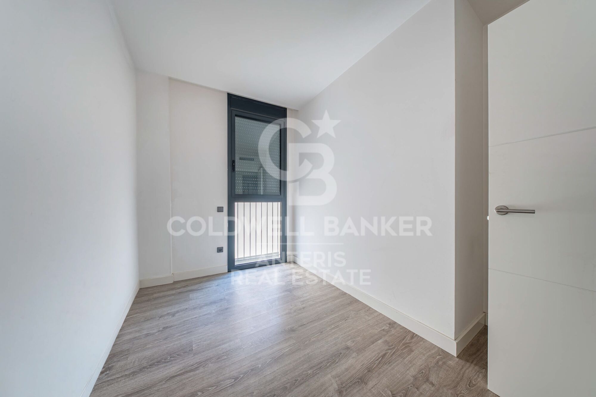 Piso en venta en Vila de Gràcia situado en finca de 2018. El precio incluye una plaza de parking en el mismo edificio