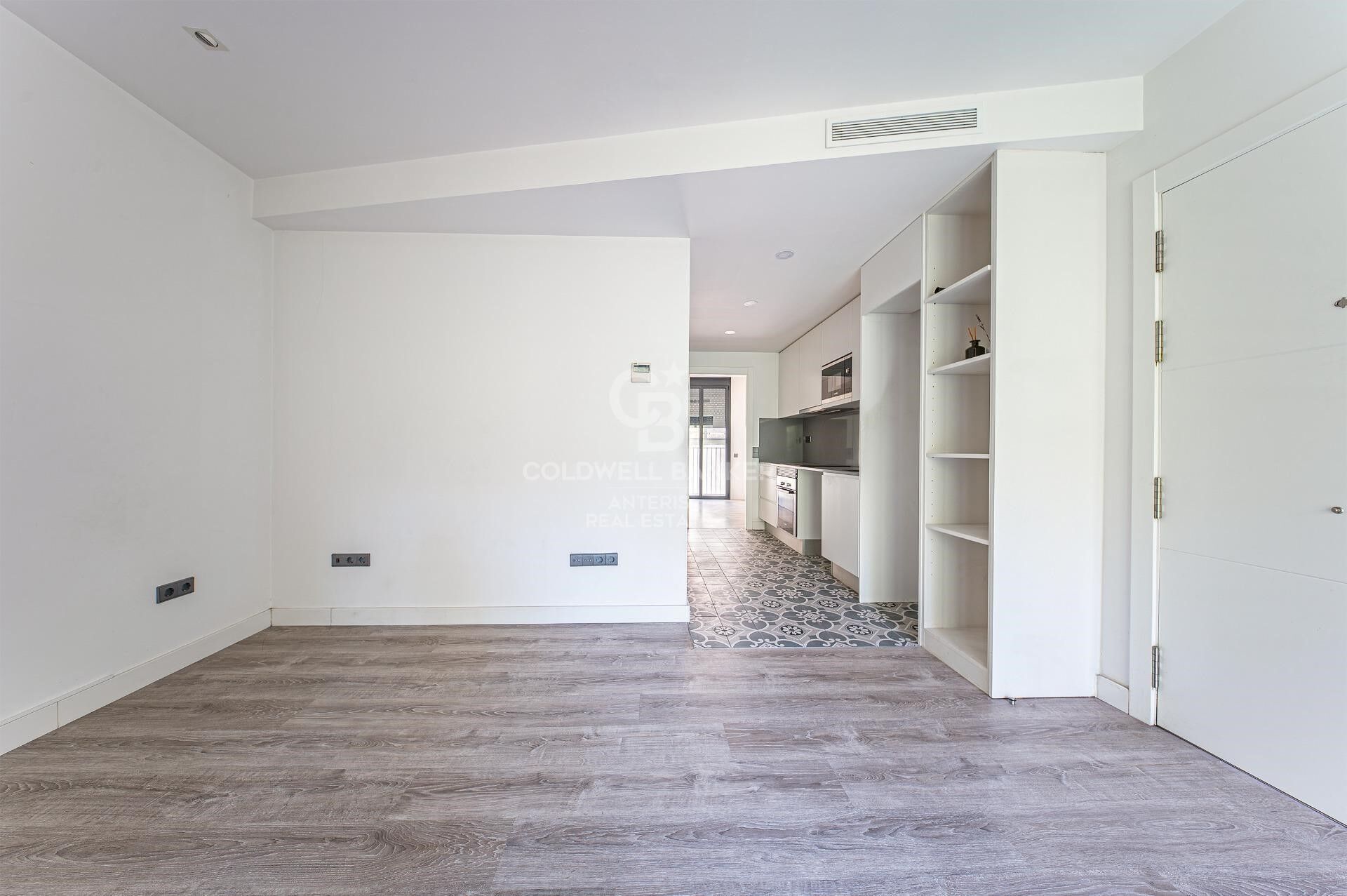 Apartment for sale in Vila de Gràcia located in a building constructed in 2018. The price includes a parking space in the same building
