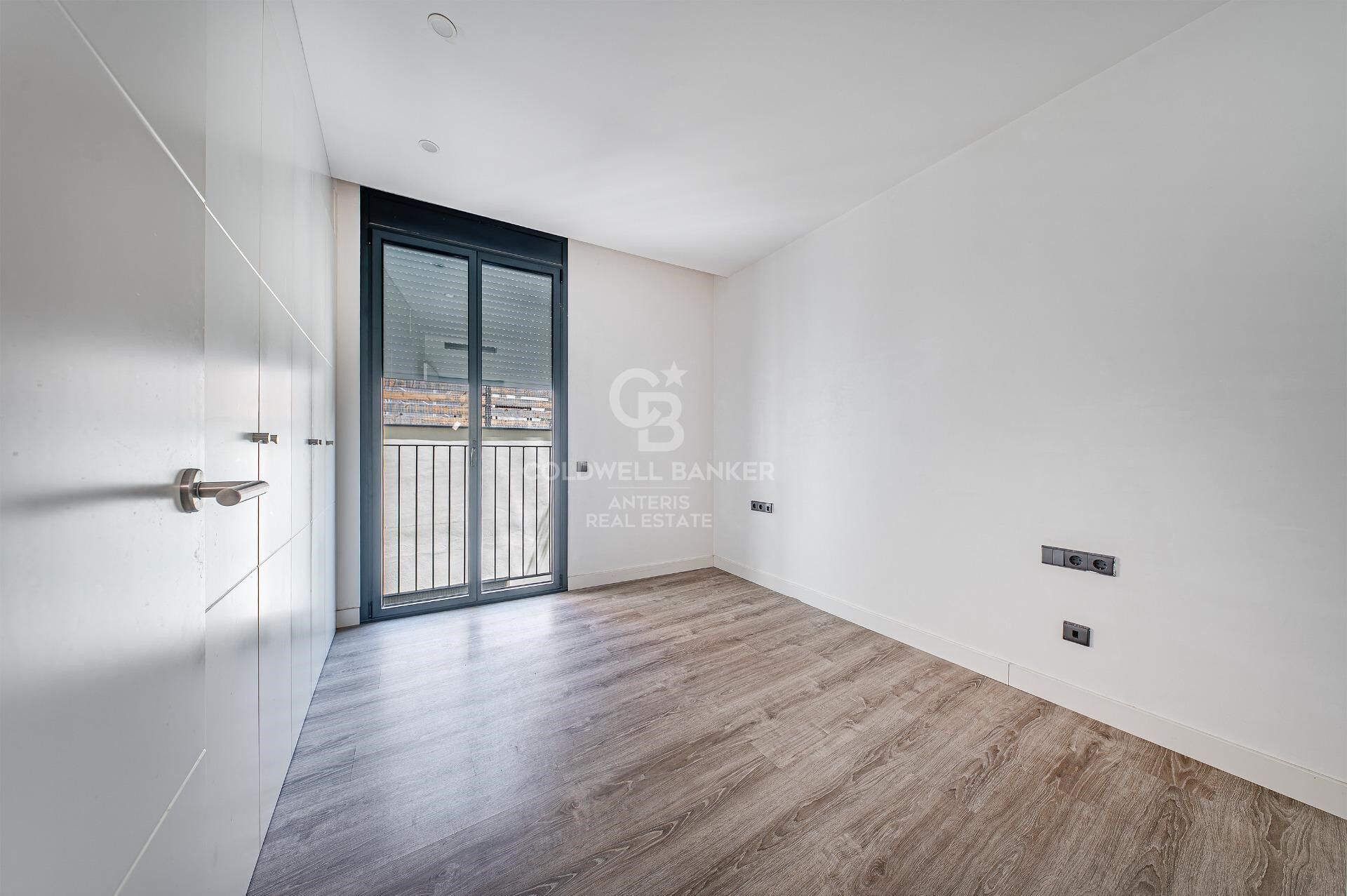 Apartment for sale in Vila de Gràcia located in a building constructed in 2018. The price includes a parking space in the same building