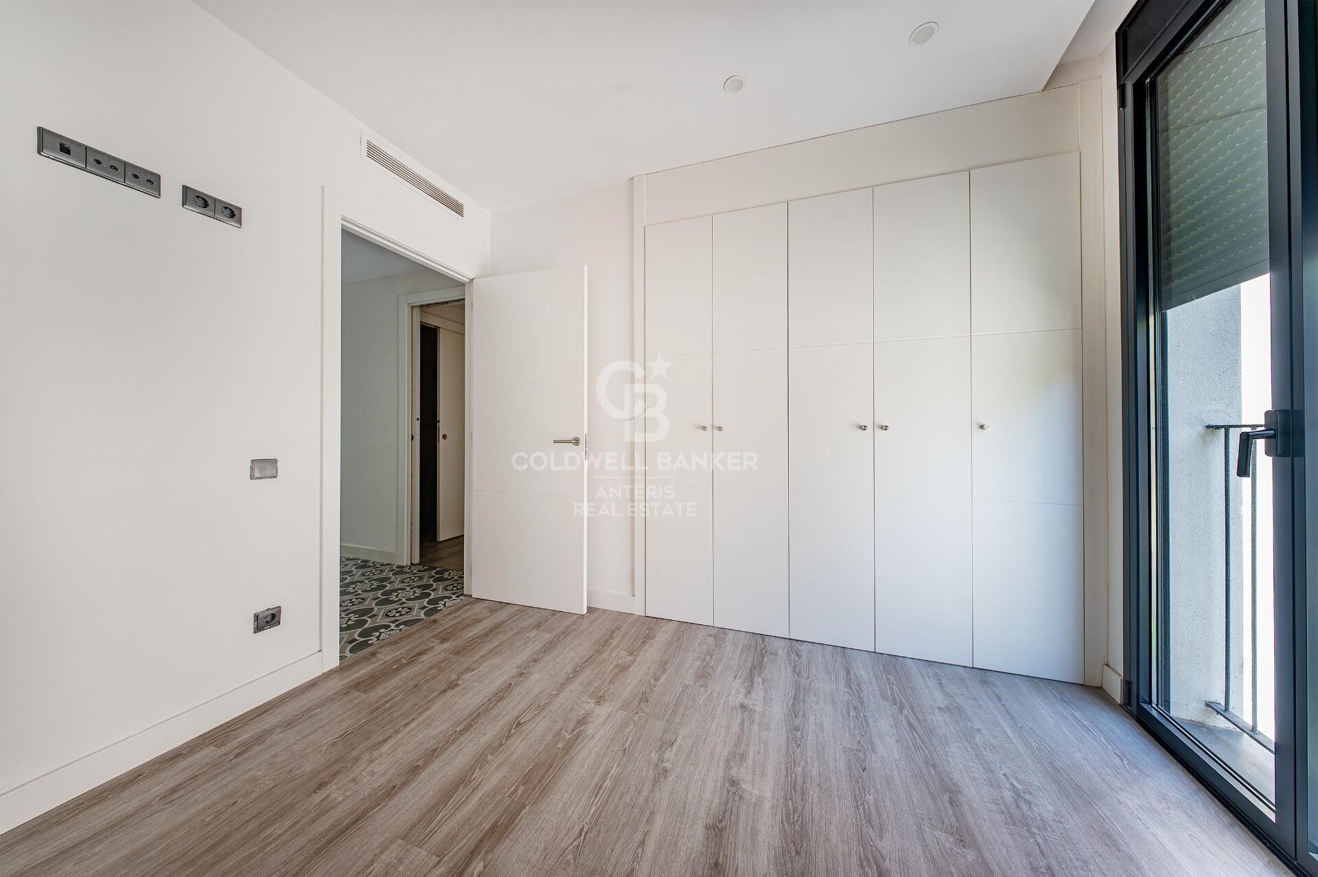 Apartment for sale in Vila de Gràcia located in a building constructed in 2018. The price includes a parking space in the same building